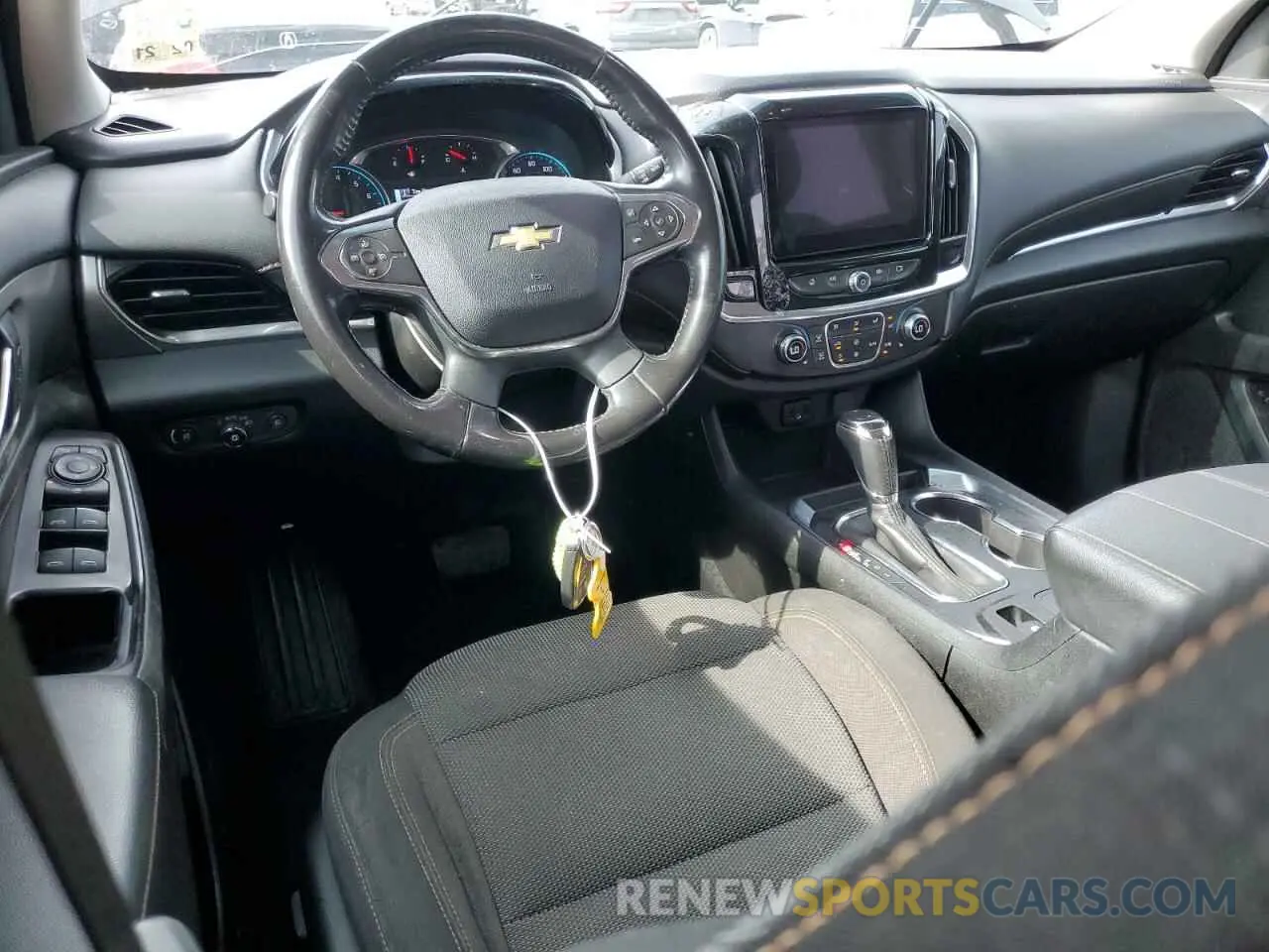 8 Photograph of a damaged car 1GNERGKW7KJ123014 CHEVROLET TRAVERSE 2019