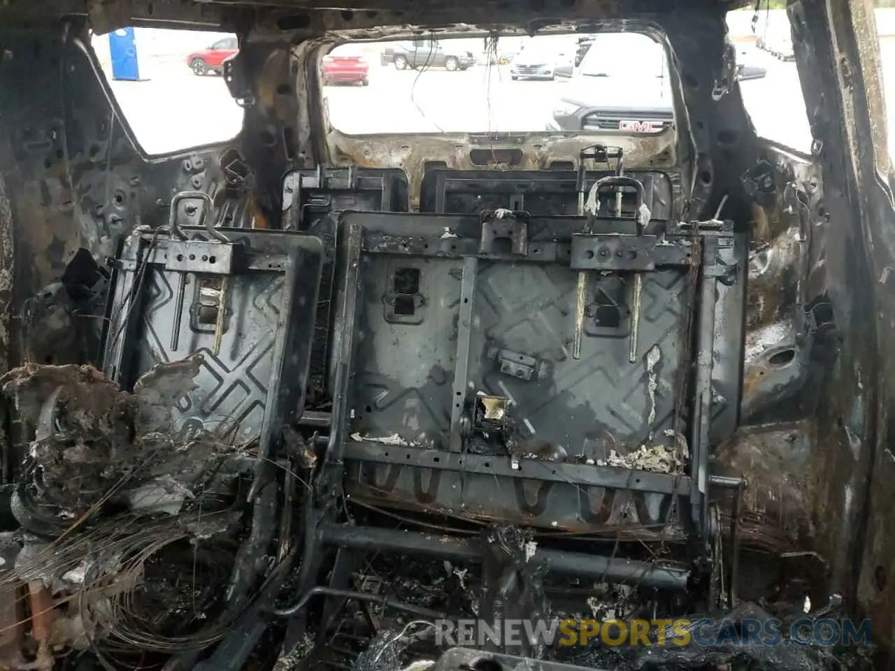10 Photograph of a damaged car 1GNERGKW7KJ134885 CHEVROLET TRAVERSE 2019
