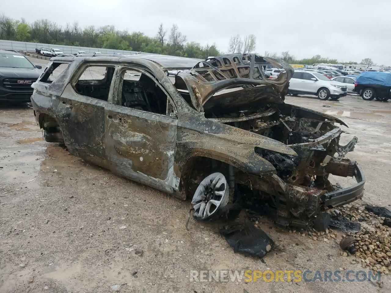 4 Photograph of a damaged car 1GNERGKW7KJ134885 CHEVROLET TRAVERSE 2019