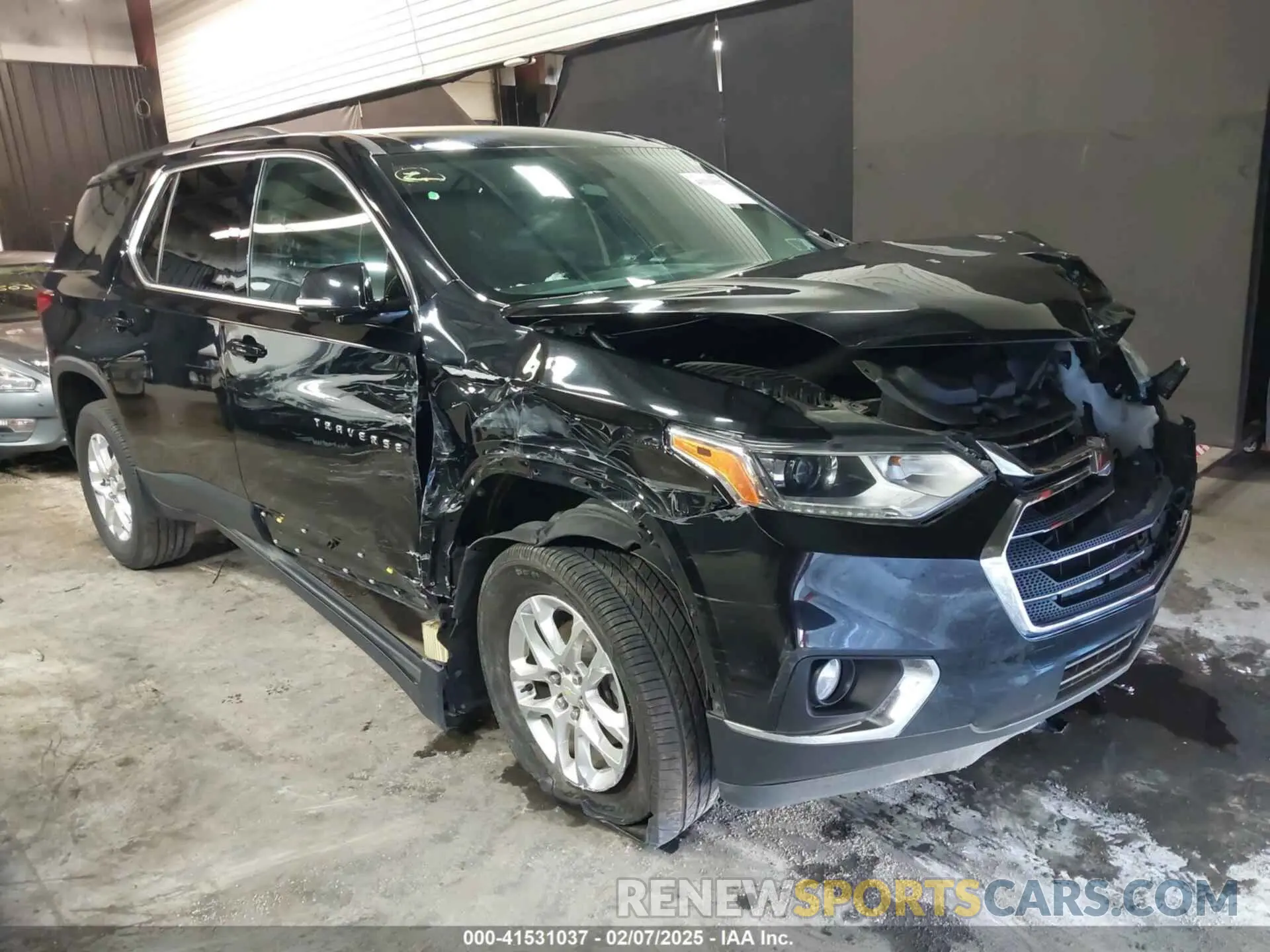 1 Photograph of a damaged car 1GNERGKW7KJ255903 CHEVROLET TRAVERSE 2019