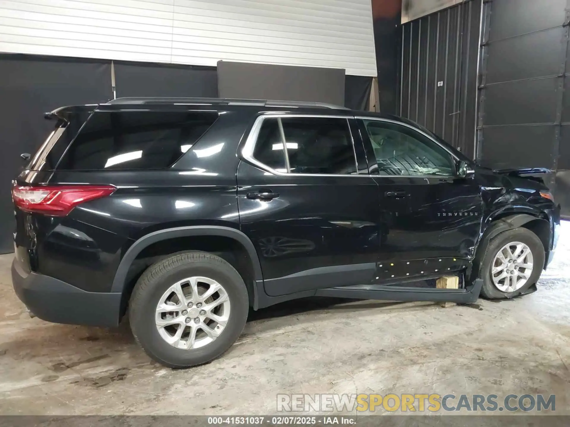 13 Photograph of a damaged car 1GNERGKW7KJ255903 CHEVROLET TRAVERSE 2019