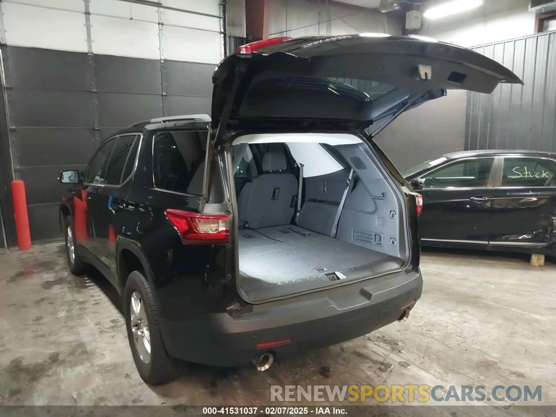 3 Photograph of a damaged car 1GNERGKW7KJ255903 CHEVROLET TRAVERSE 2019