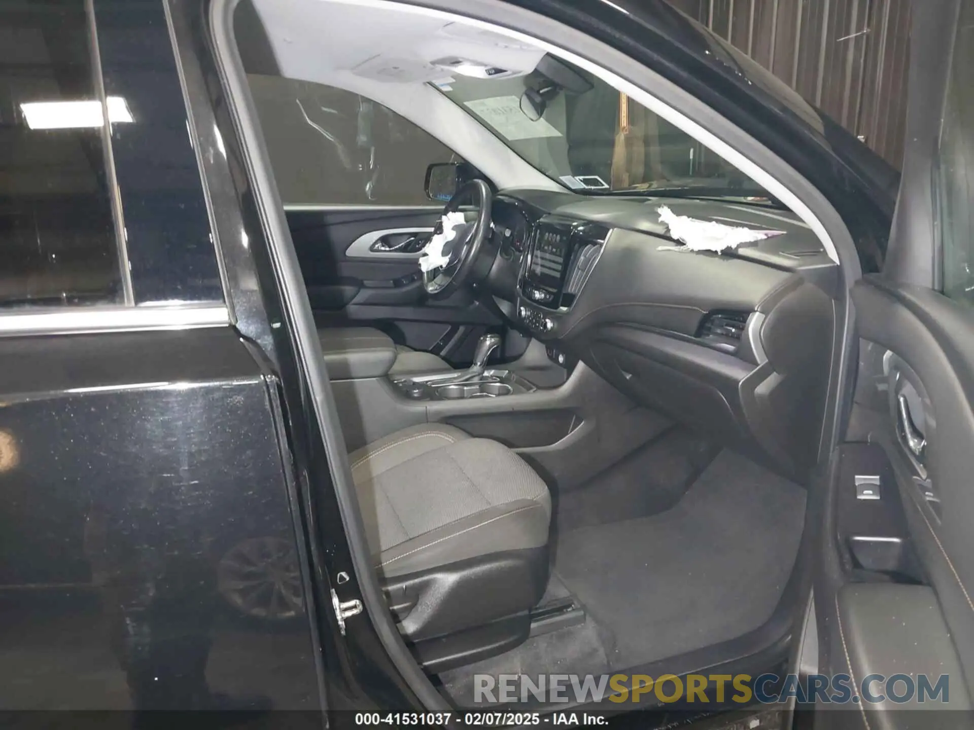 5 Photograph of a damaged car 1GNERGKW7KJ255903 CHEVROLET TRAVERSE 2019