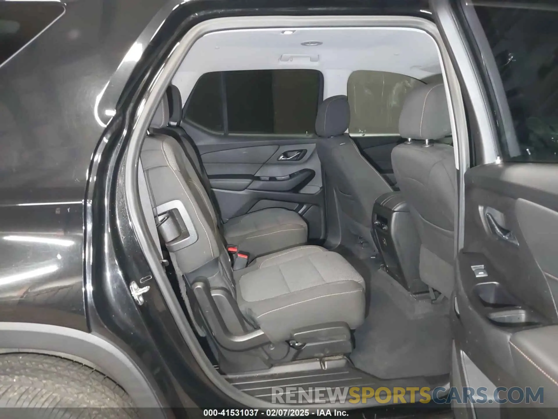 8 Photograph of a damaged car 1GNERGKW7KJ255903 CHEVROLET TRAVERSE 2019