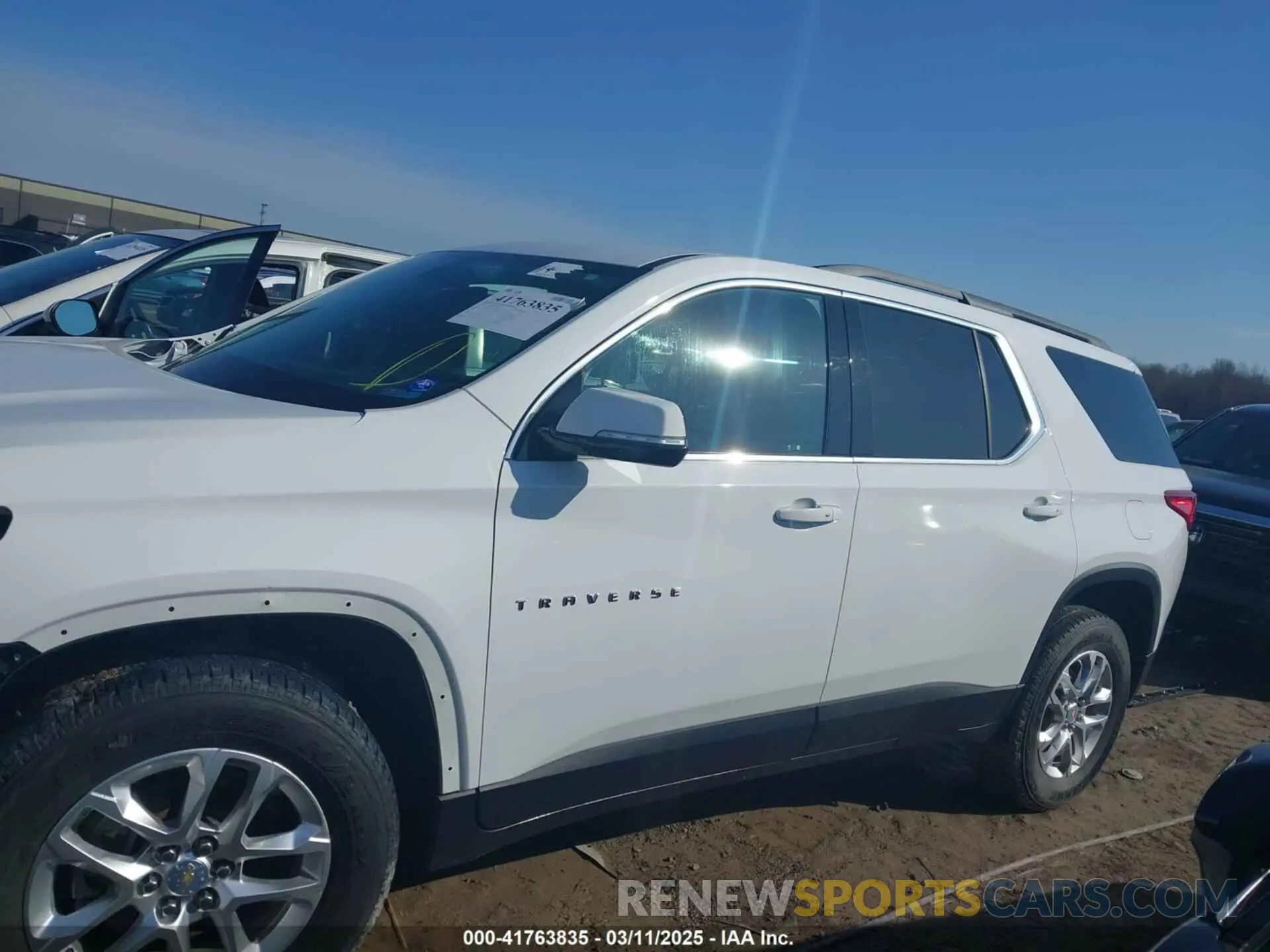 15 Photograph of a damaged car 1GNERGKW7KJ318482 CHEVROLET TRAVERSE 2019