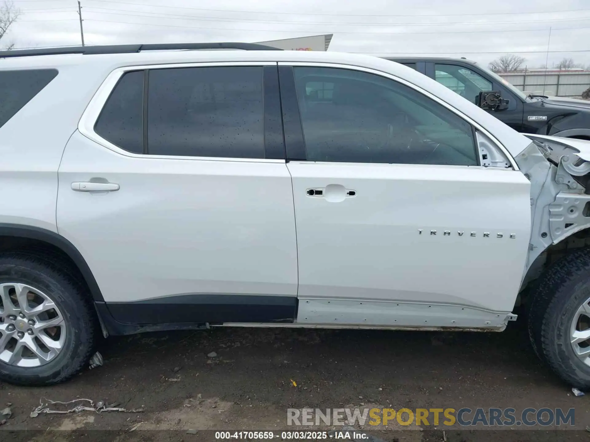 14 Photograph of a damaged car 1GNERGKW8KJ106481 CHEVROLET TRAVERSE 2019