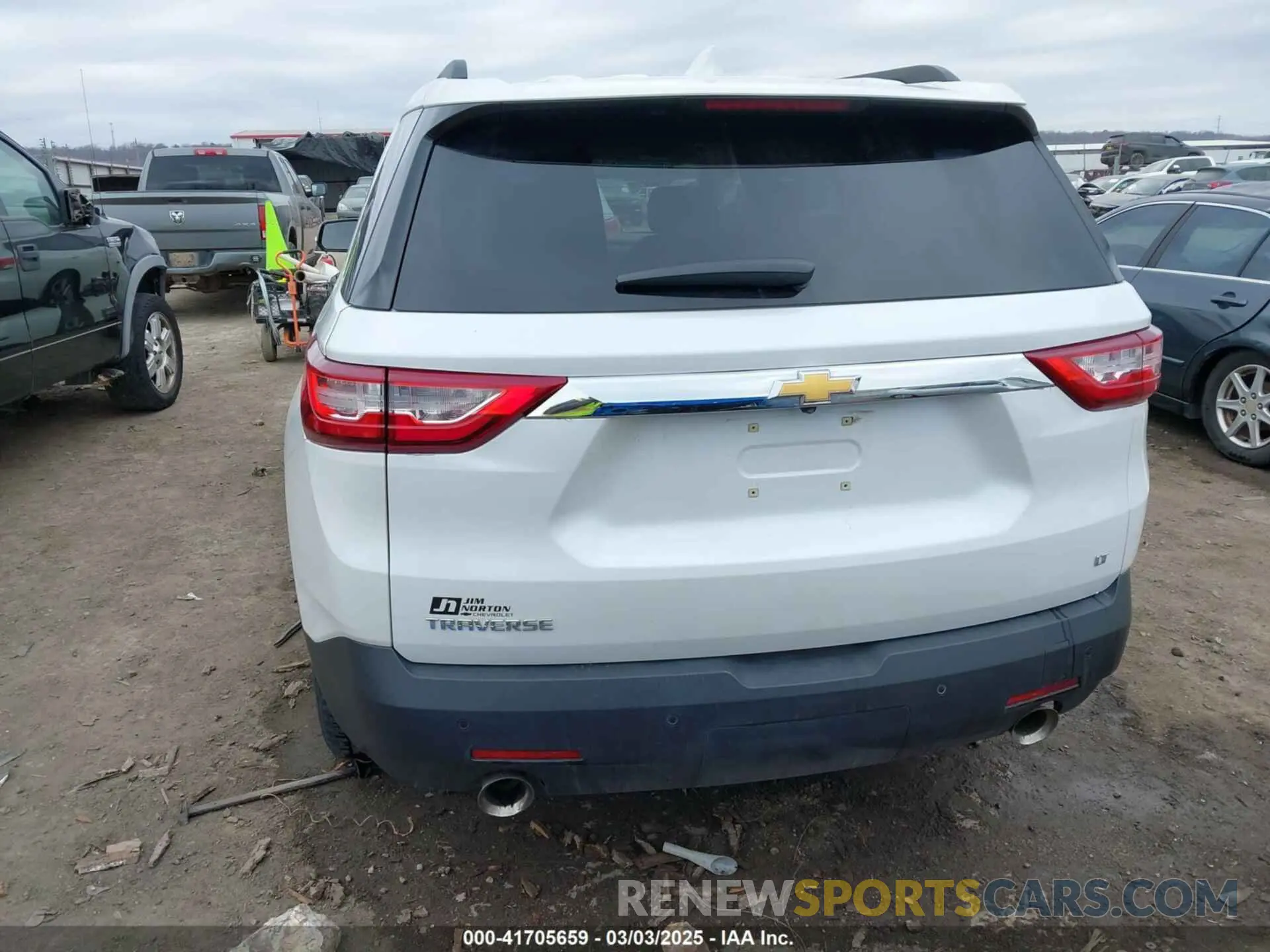17 Photograph of a damaged car 1GNERGKW8KJ106481 CHEVROLET TRAVERSE 2019