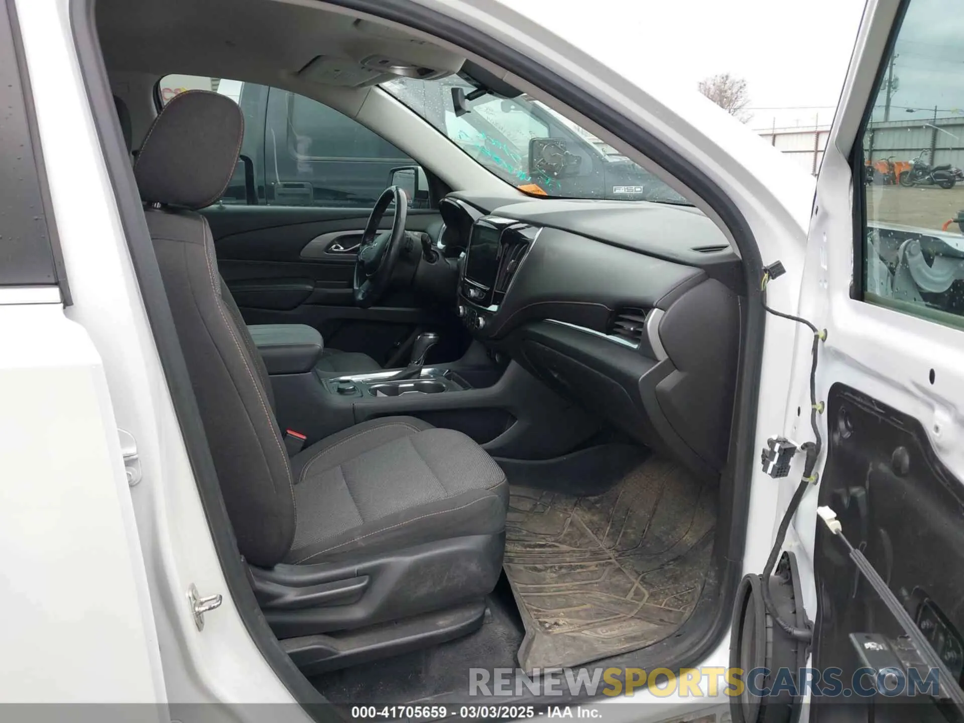 5 Photograph of a damaged car 1GNERGKW8KJ106481 CHEVROLET TRAVERSE 2019