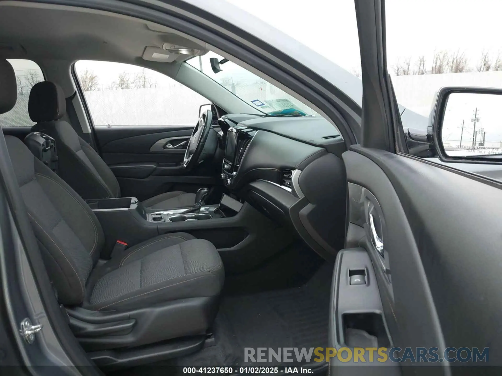 5 Photograph of a damaged car 1GNERGKW8KJ137455 CHEVROLET TRAVERSE 2019