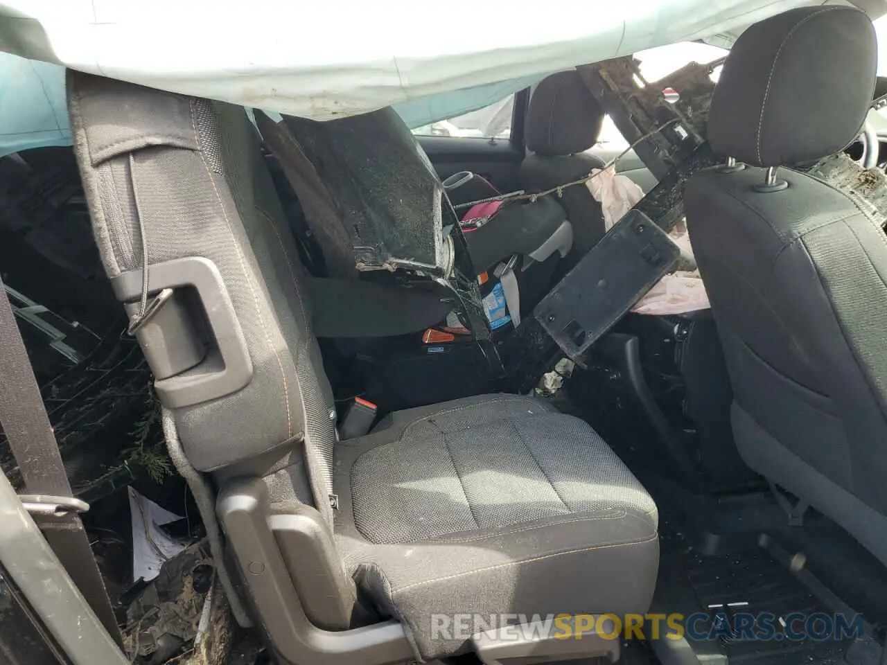 10 Photograph of a damaged car 1GNERGKW8KJ313002 CHEVROLET TRAVERSE 2019