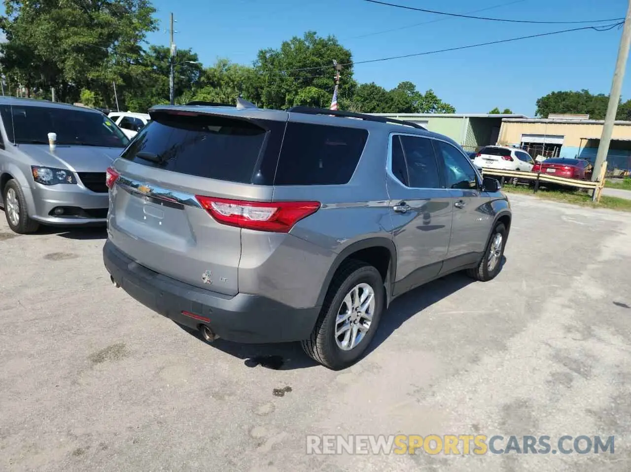 4 Photograph of a damaged car 1GNERGKW9KJ105548 CHEVROLET TRAVERSE 2019