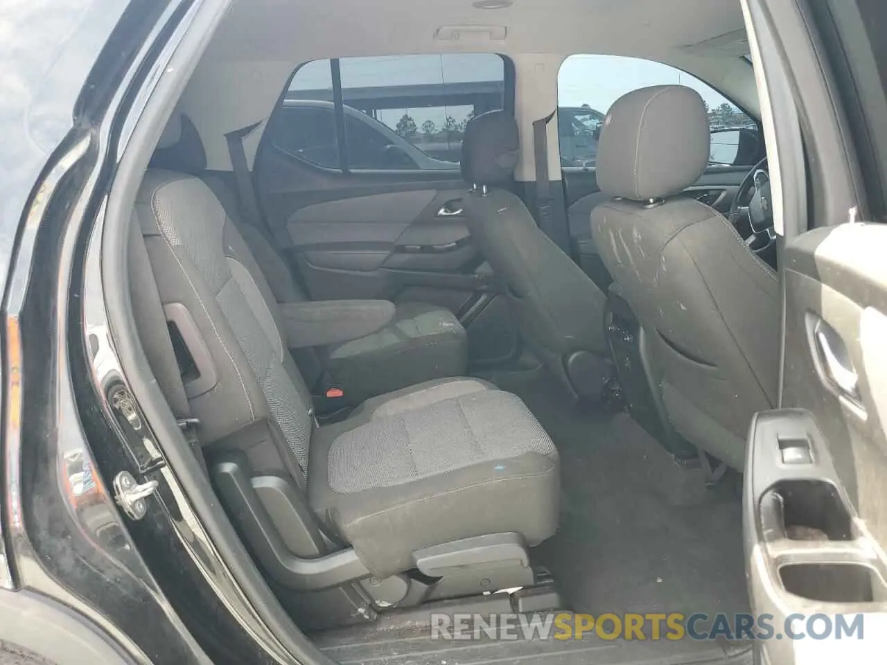 11 Photograph of a damaged car 1GNERGKWXKJ234303 CHEVROLET TRAVERSE 2019