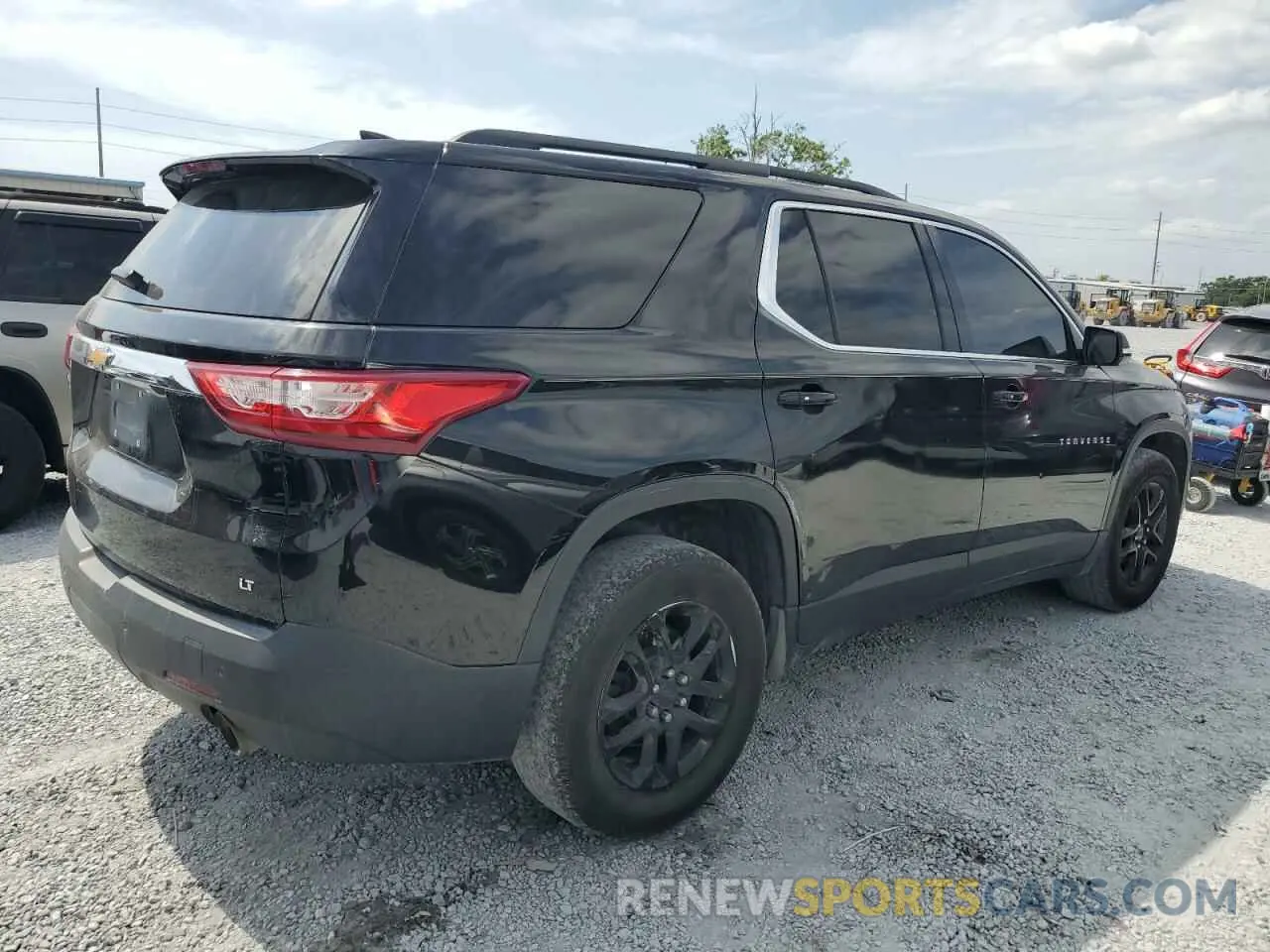 3 Photograph of a damaged car 1GNERGKWXKJ234303 CHEVROLET TRAVERSE 2019