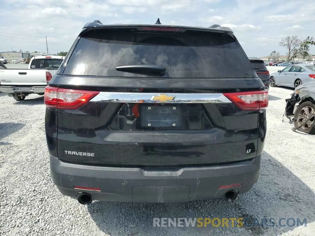 6 Photograph of a damaged car 1GNERGKWXKJ234303 CHEVROLET TRAVERSE 2019
