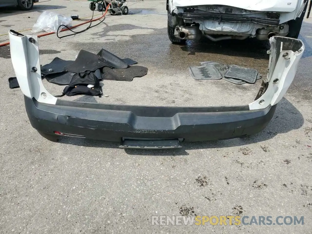 13 Photograph of a damaged car 1GNERGKWXKJ244331 CHEVROLET TRAVERSE 2019