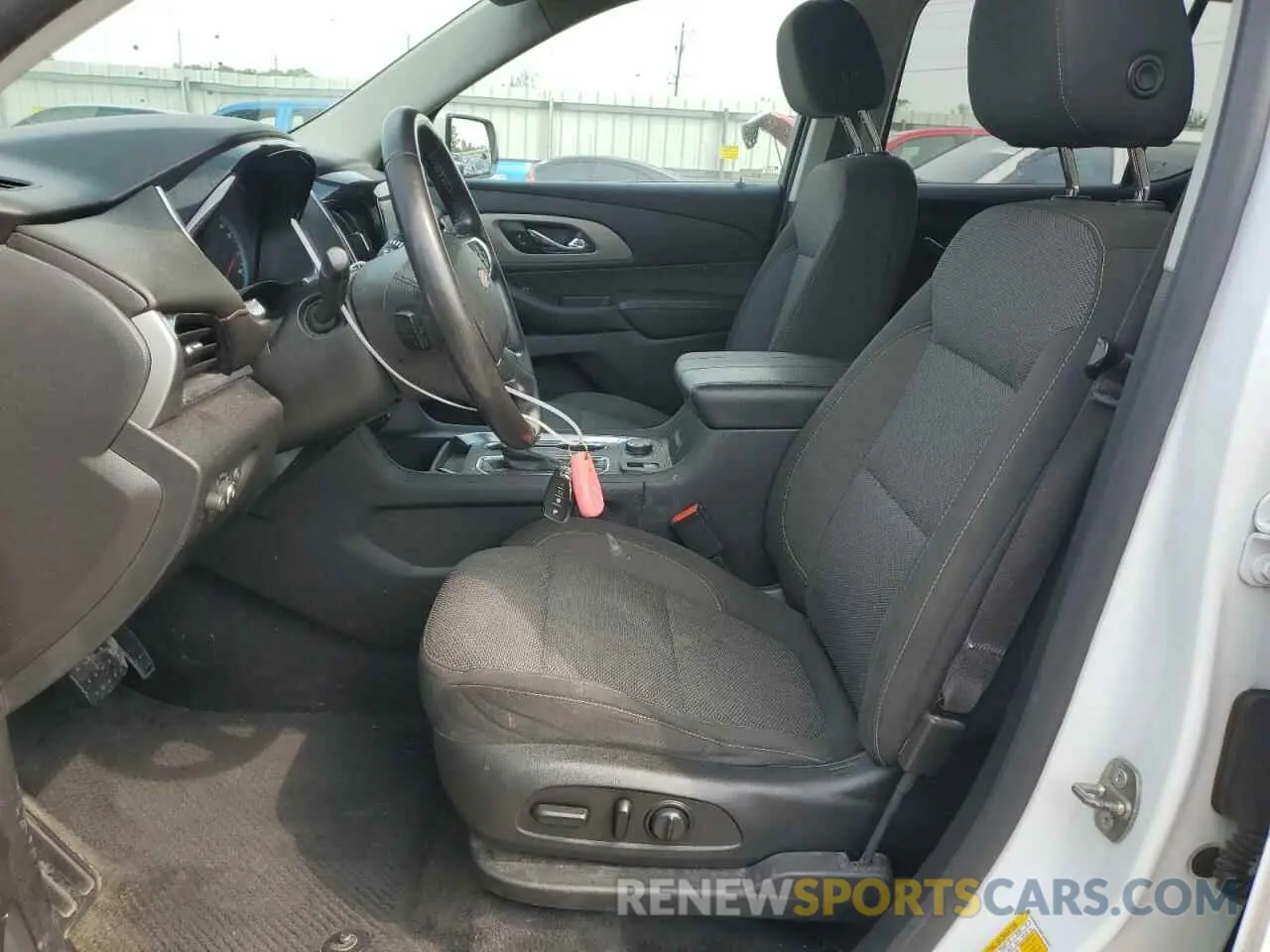 7 Photograph of a damaged car 1GNERGKWXKJ244331 CHEVROLET TRAVERSE 2019