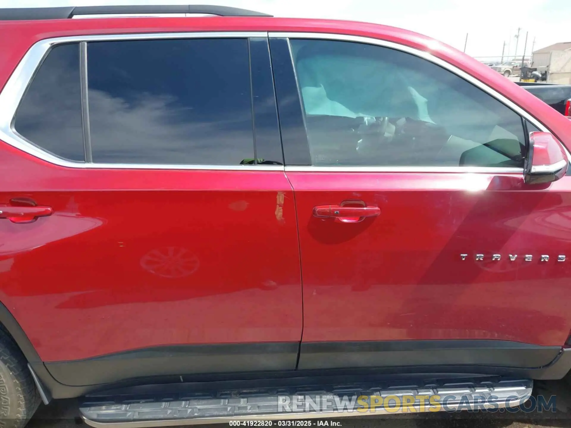 12 Photograph of a damaged car 1GNERGKWXKJ256379 CHEVROLET TRAVERSE 2019