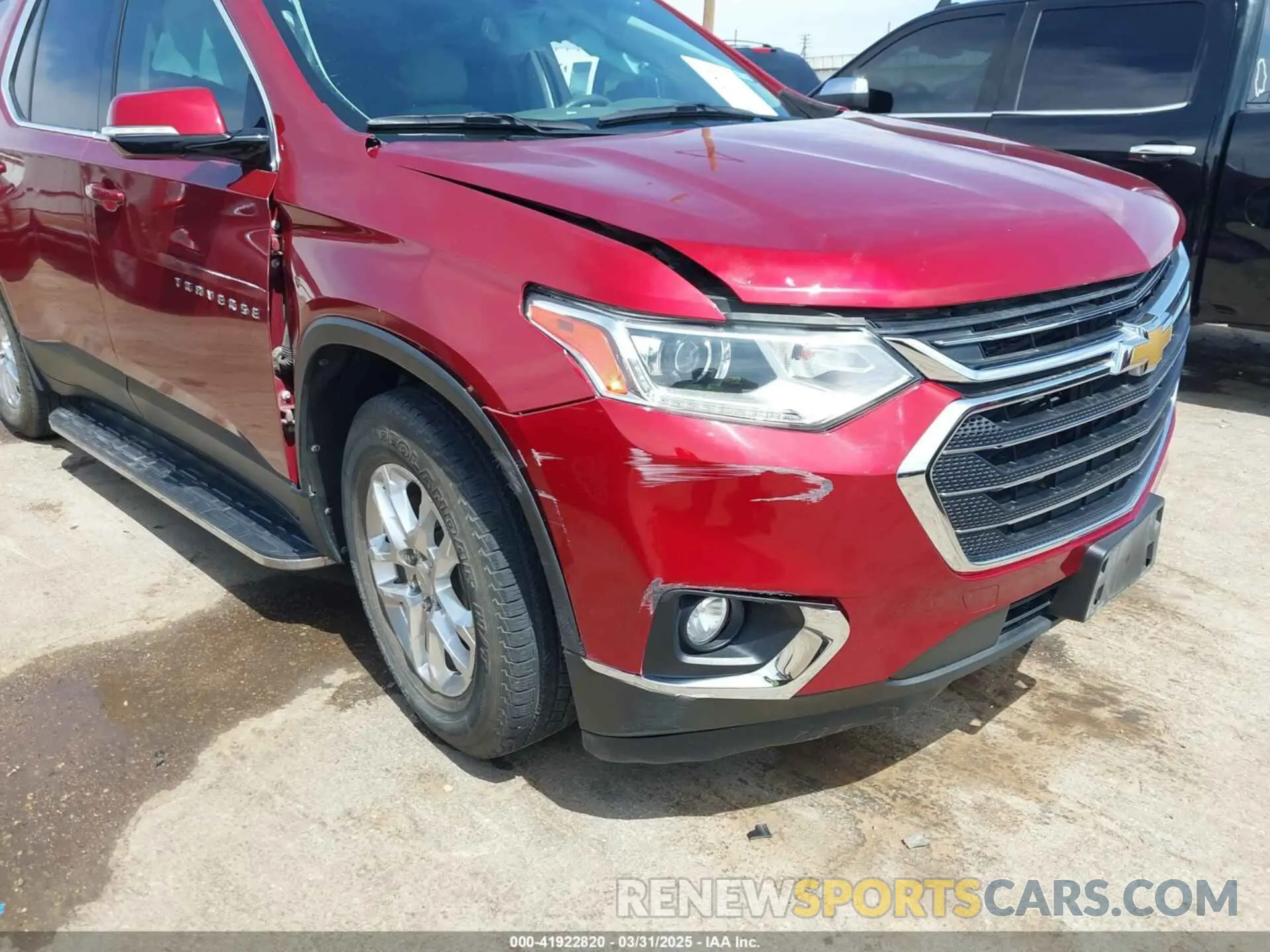 18 Photograph of a damaged car 1GNERGKWXKJ256379 CHEVROLET TRAVERSE 2019
