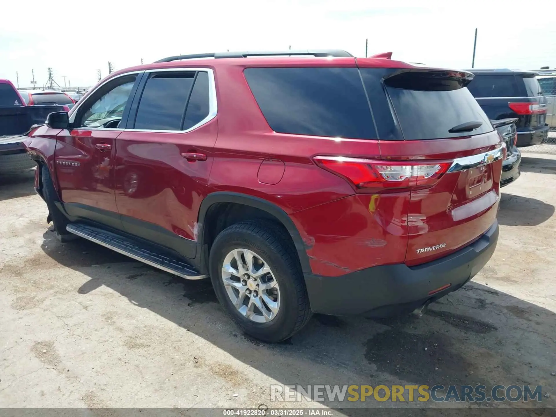 3 Photograph of a damaged car 1GNERGKWXKJ256379 CHEVROLET TRAVERSE 2019