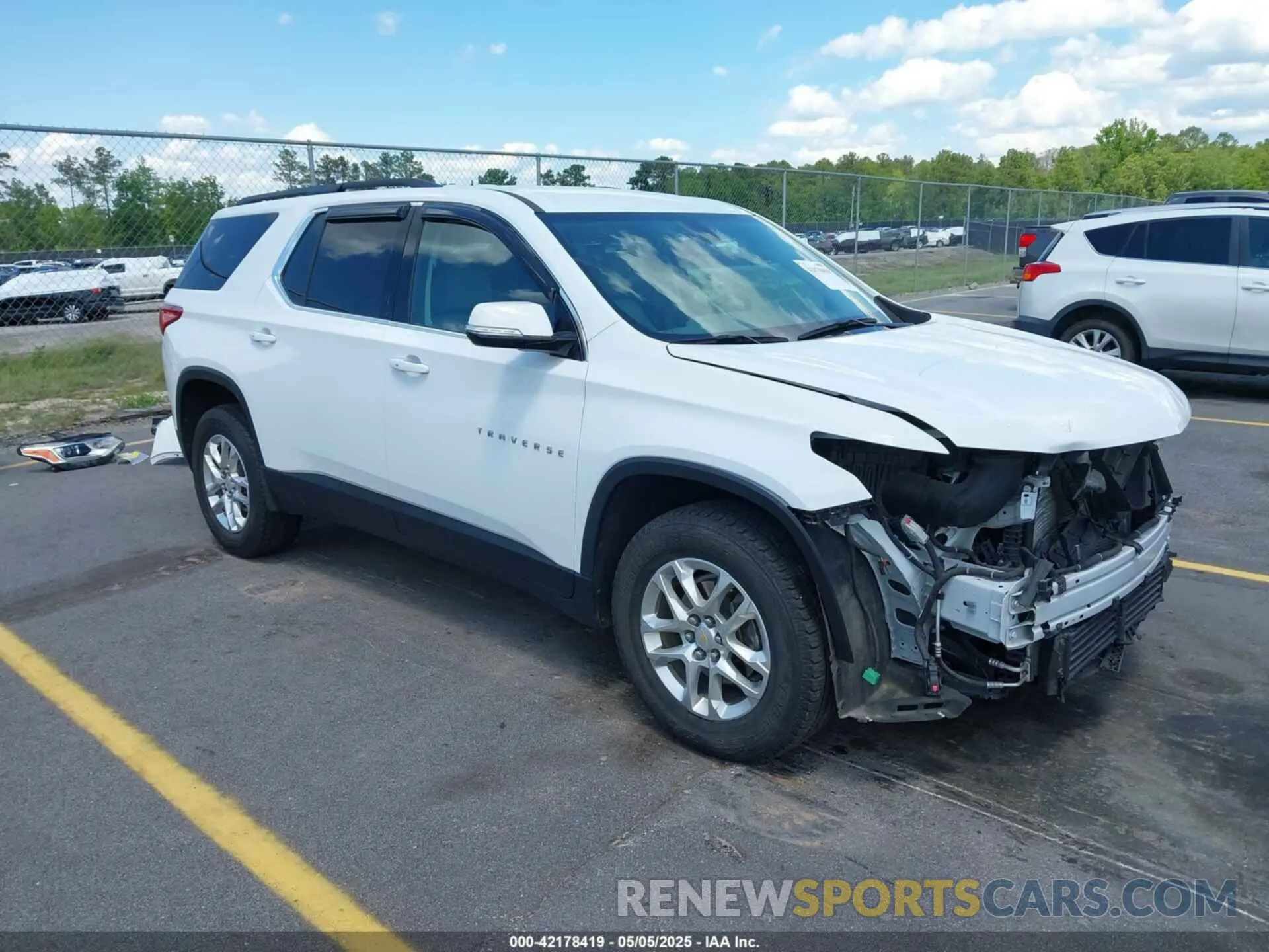 1 Photograph of a damaged car 1GNERHKW0KJ221310 CHEVROLET TRAVERSE 2019