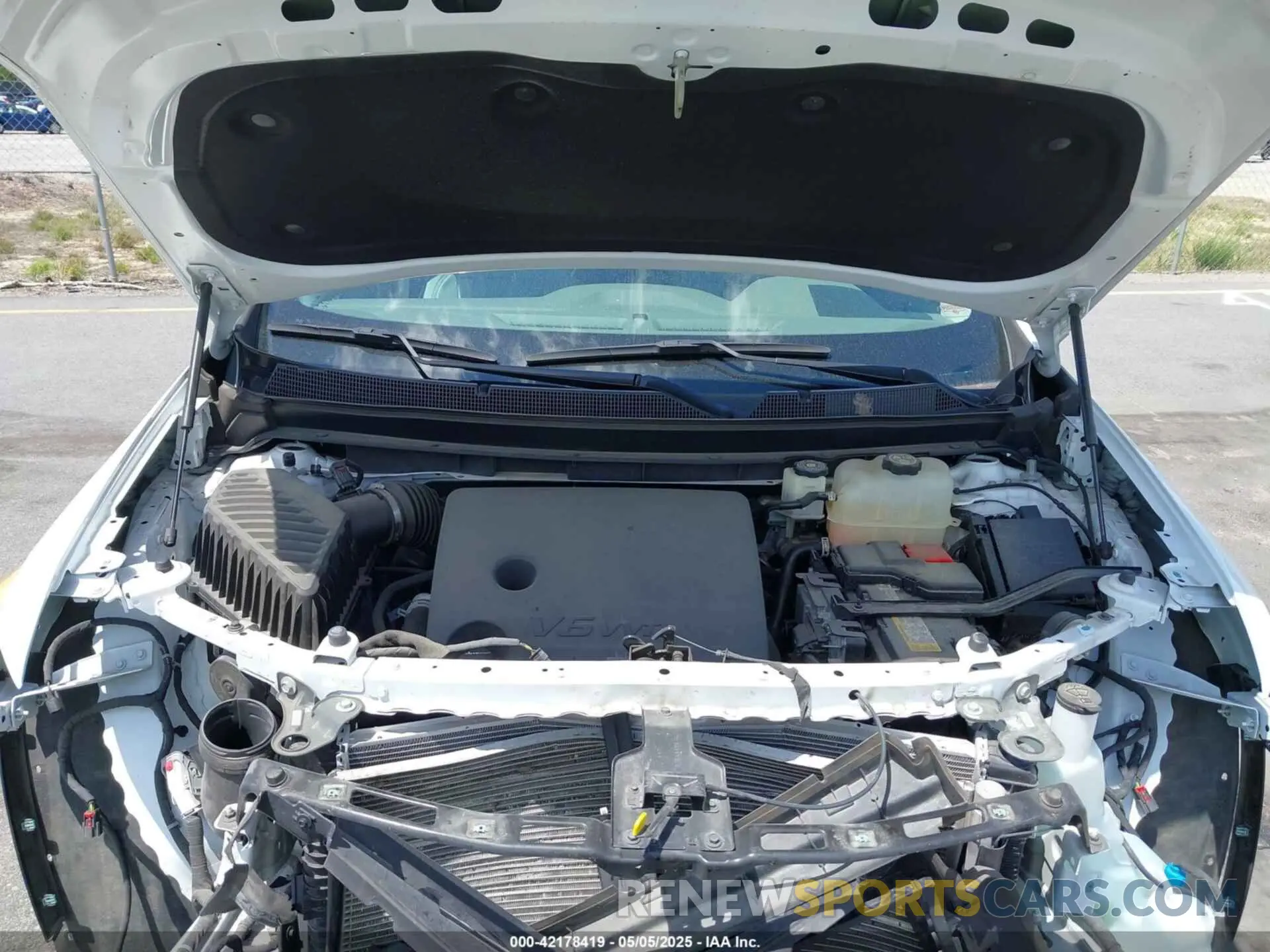 10 Photograph of a damaged car 1GNERHKW0KJ221310 CHEVROLET TRAVERSE 2019