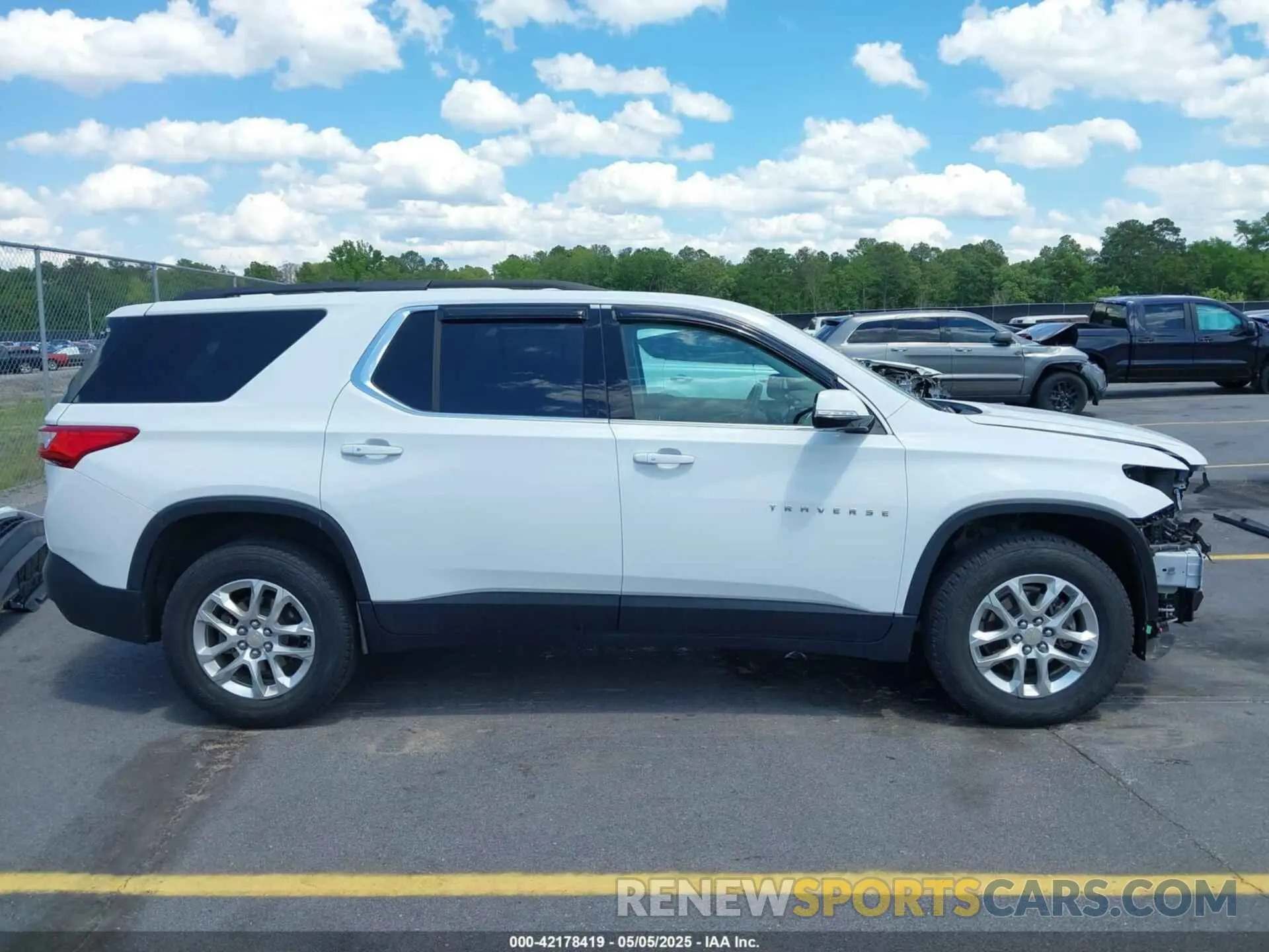 14 Photograph of a damaged car 1GNERHKW0KJ221310 CHEVROLET TRAVERSE 2019