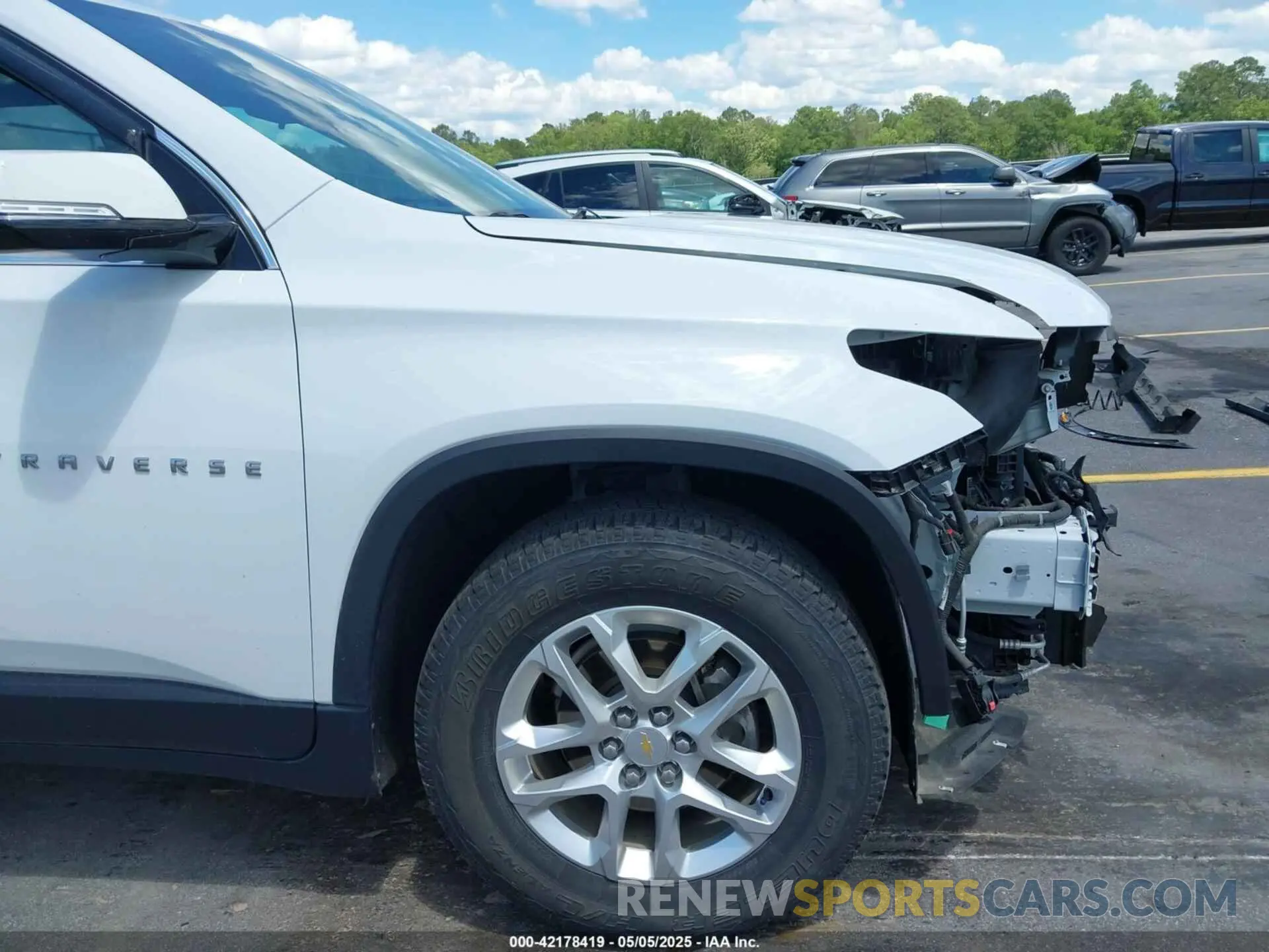 18 Photograph of a damaged car 1GNERHKW0KJ221310 CHEVROLET TRAVERSE 2019
