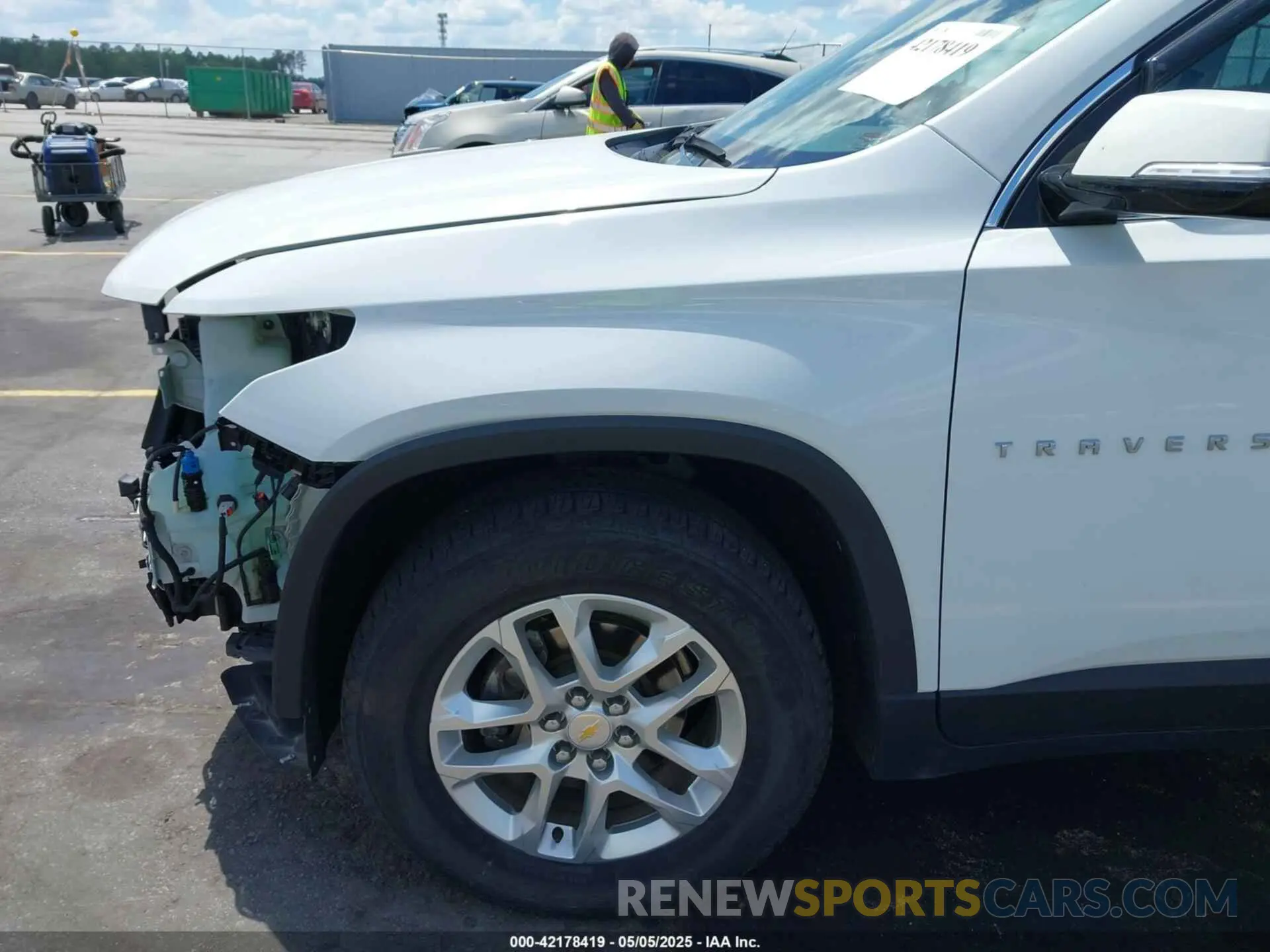 19 Photograph of a damaged car 1GNERHKW0KJ221310 CHEVROLET TRAVERSE 2019