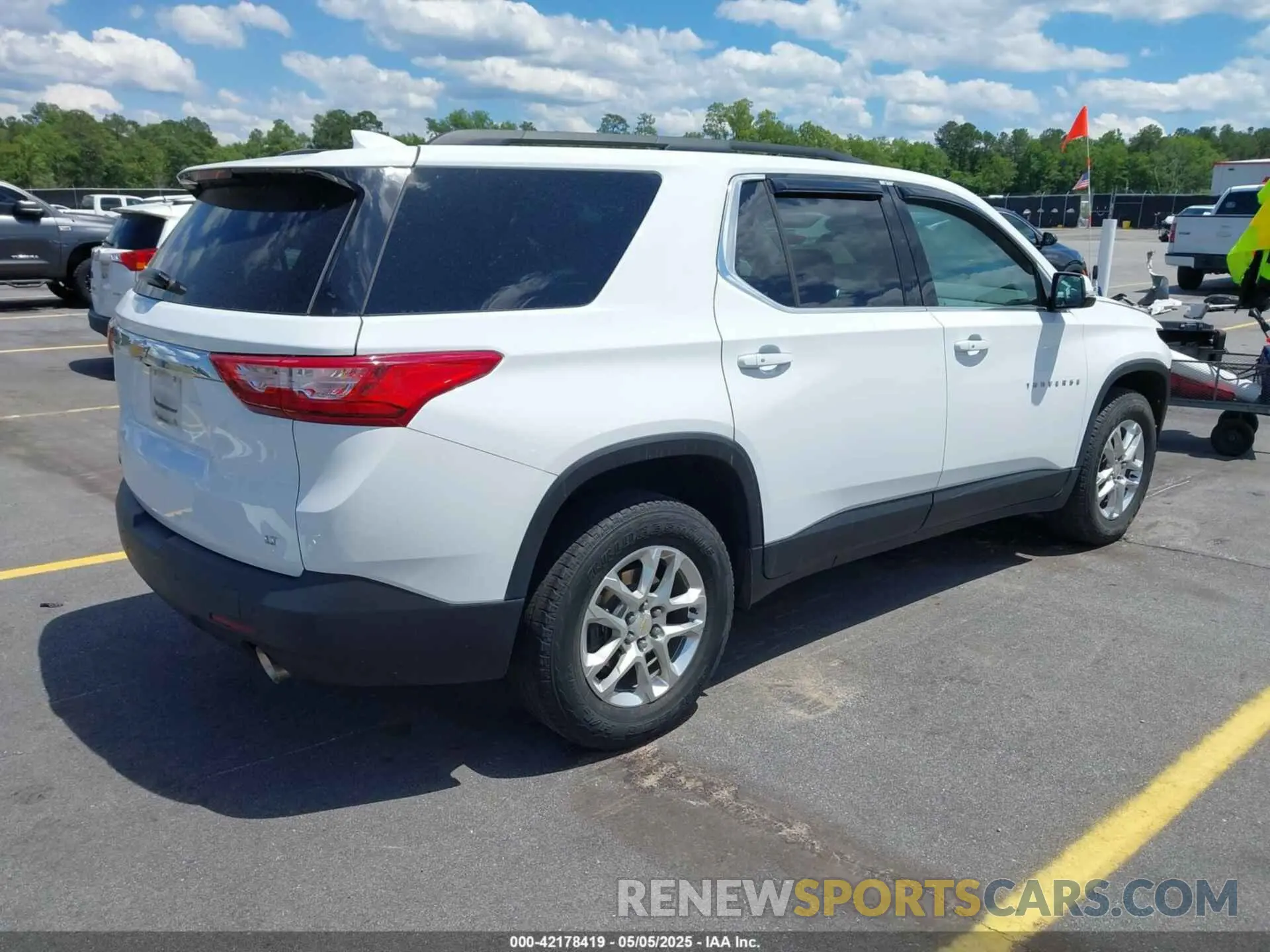 4 Photograph of a damaged car 1GNERHKW0KJ221310 CHEVROLET TRAVERSE 2019