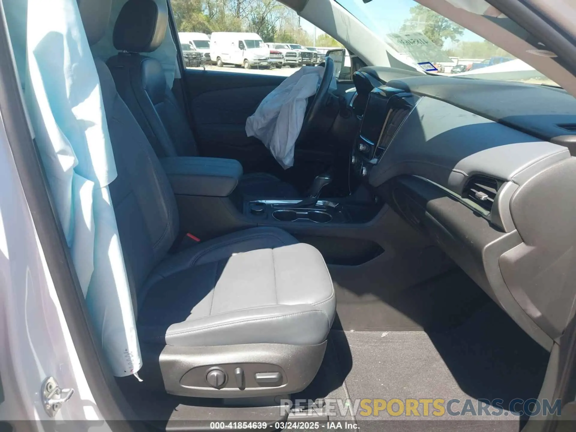 5 Фотография поврежденного автомобиля 1GNERHKW4KJ141055 CHEVROLET TRAVERSE 2019