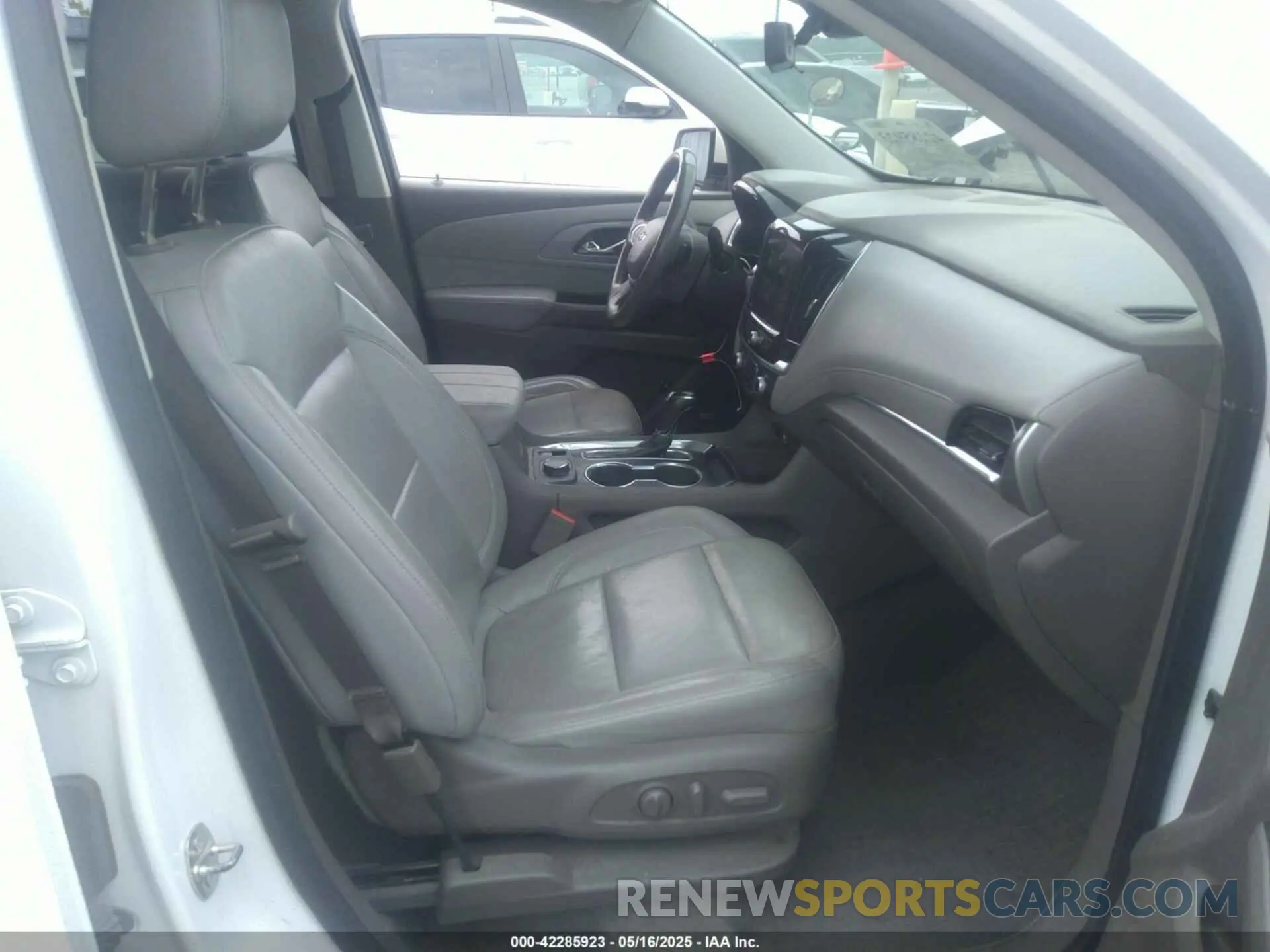 5 Photograph of a damaged car 1GNERHKW4KJ259171 CHEVROLET TRAVERSE 2019