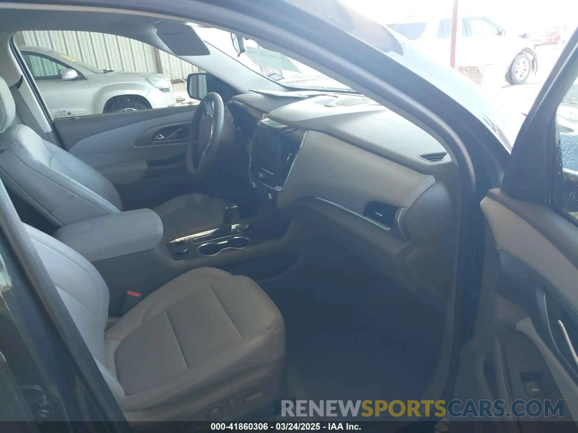5 Photograph of a damaged car 1GNERHKW8KJ196799 CHEVROLET TRAVERSE 2019
