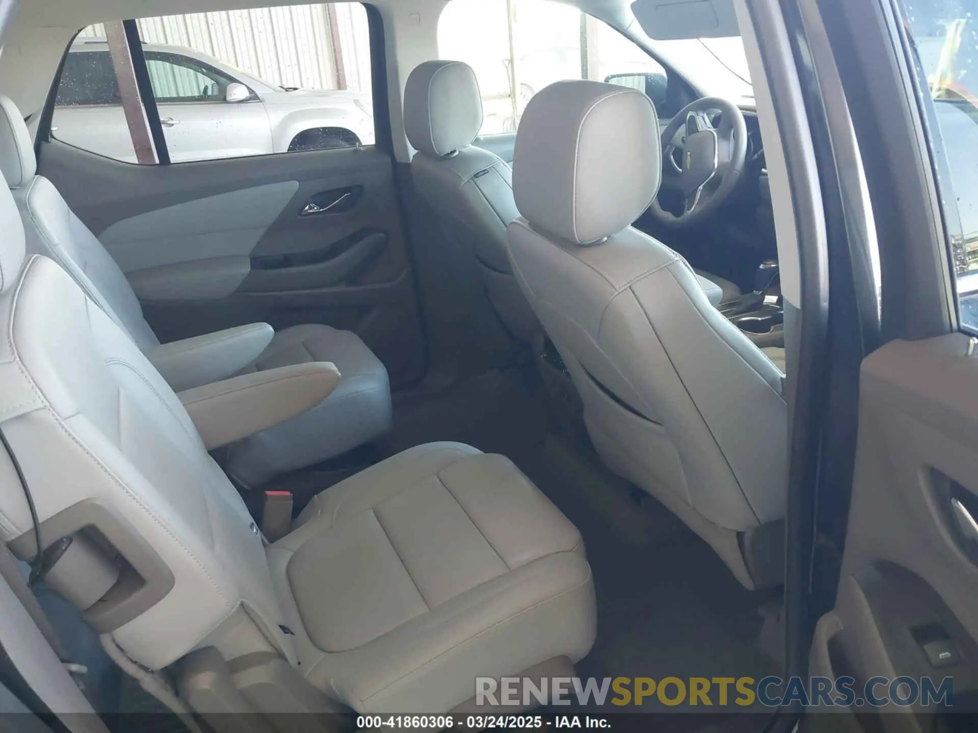 8 Photograph of a damaged car 1GNERHKW8KJ196799 CHEVROLET TRAVERSE 2019