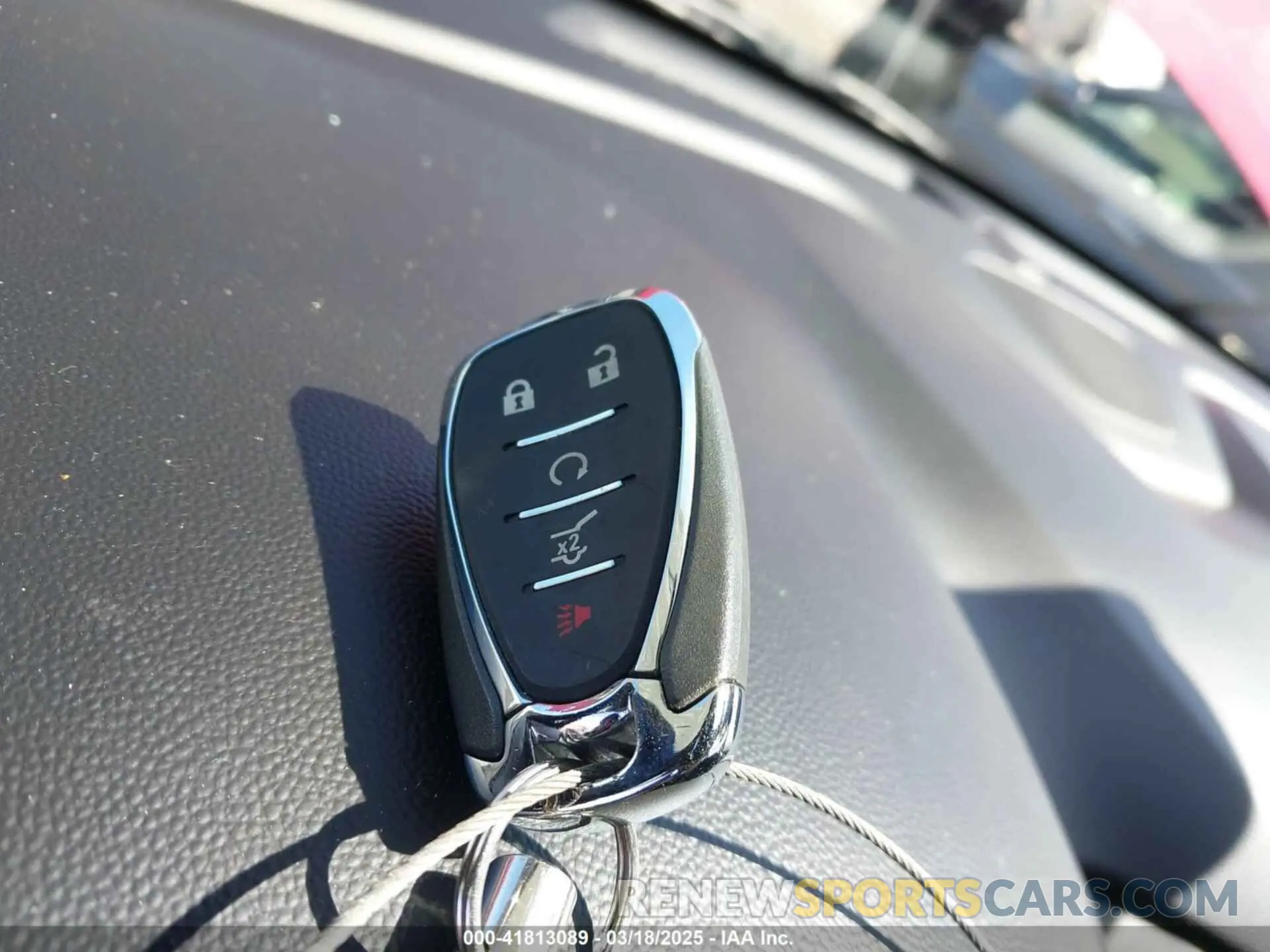 11 Photograph of a damaged car 1GNERJKW7KJ297338 CHEVROLET TRAVERSE 2019