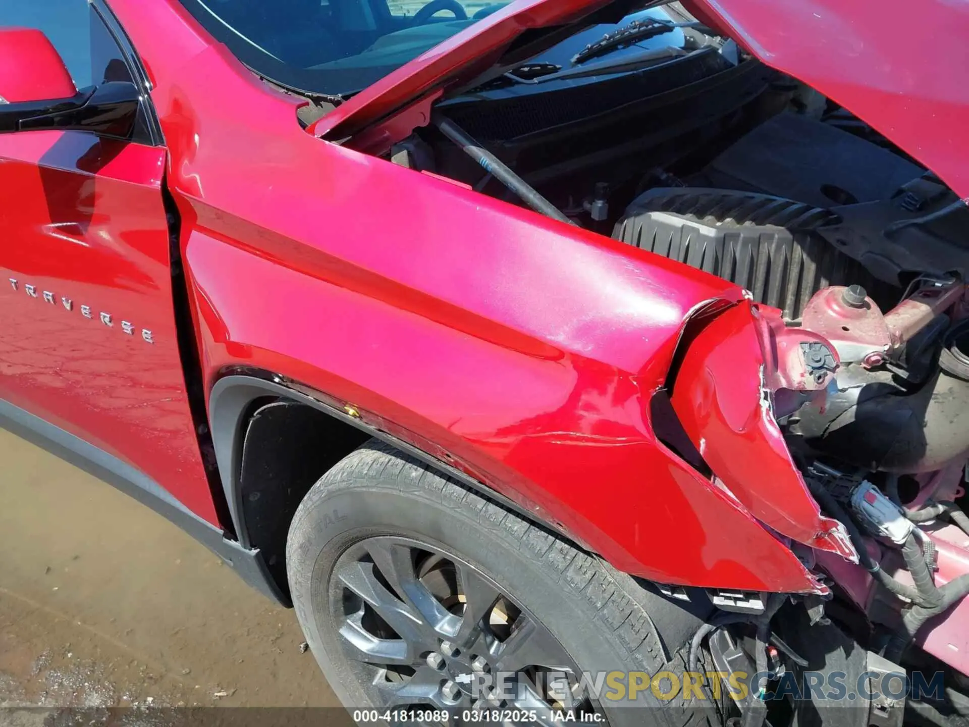 18 Photograph of a damaged car 1GNERJKW7KJ297338 CHEVROLET TRAVERSE 2019