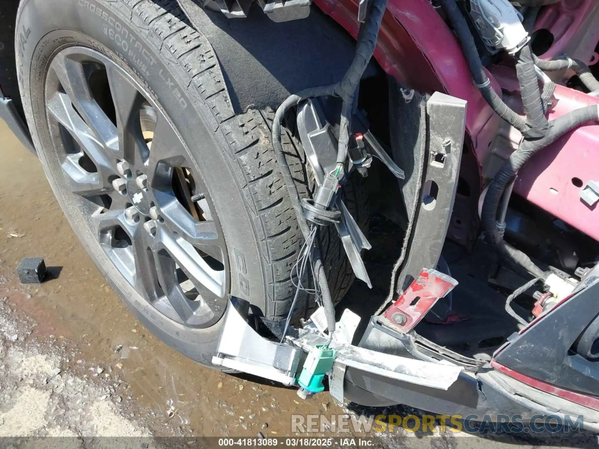 19 Photograph of a damaged car 1GNERJKW7KJ297338 CHEVROLET TRAVERSE 2019