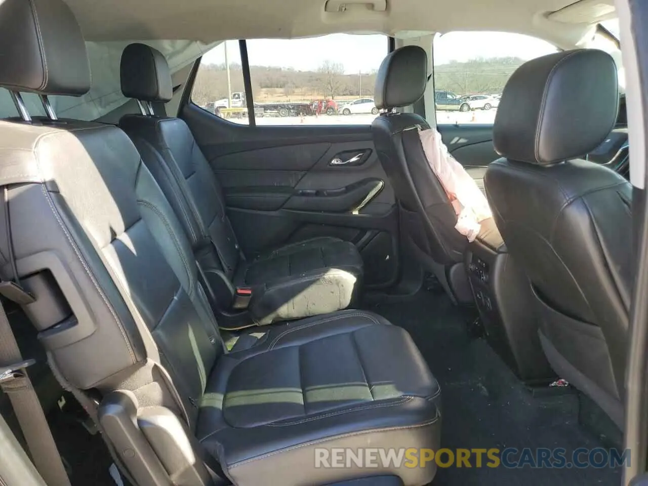 12 Photograph of a damaged car 1GNERJKX0KJ162579 CHEVROLET TRAVERSE 2019