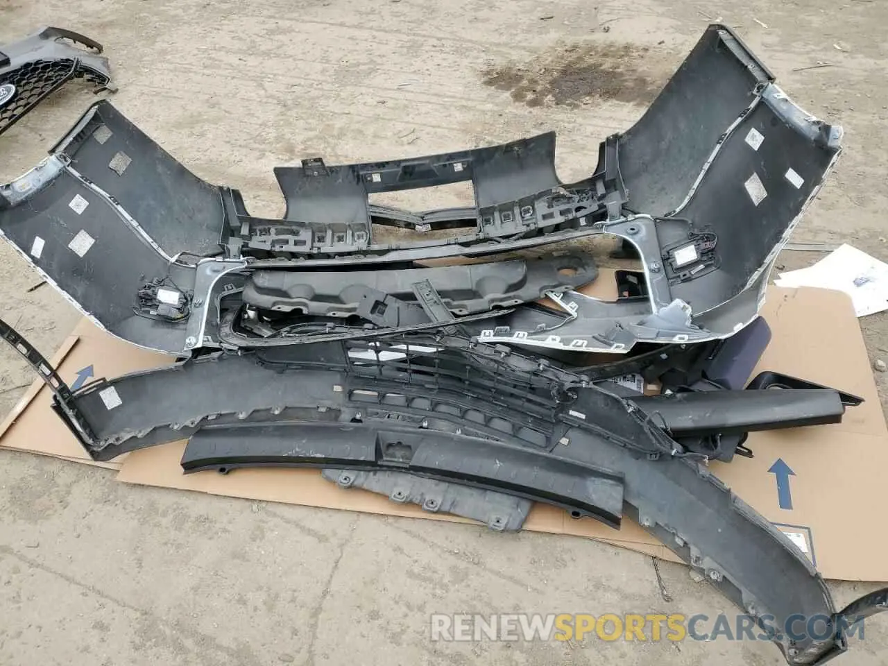13 Photograph of a damaged car 1GNERJKX7KJ103044 CHEVROLET TRAVERSE 2019