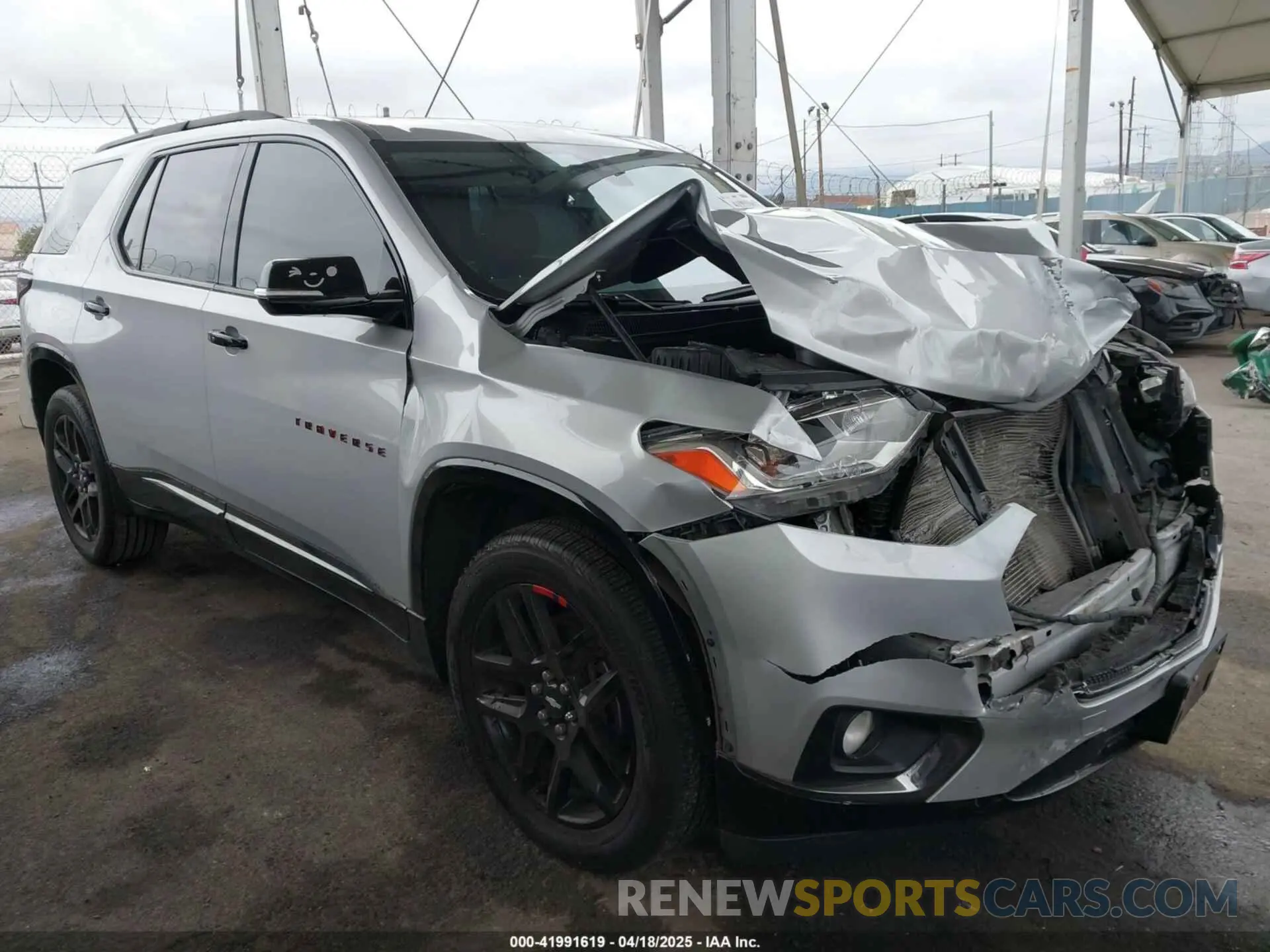 1 Фотография поврежденного автомобиля 1GNERKKW3KJ192642 CHEVROLET TRAVERSE 2019