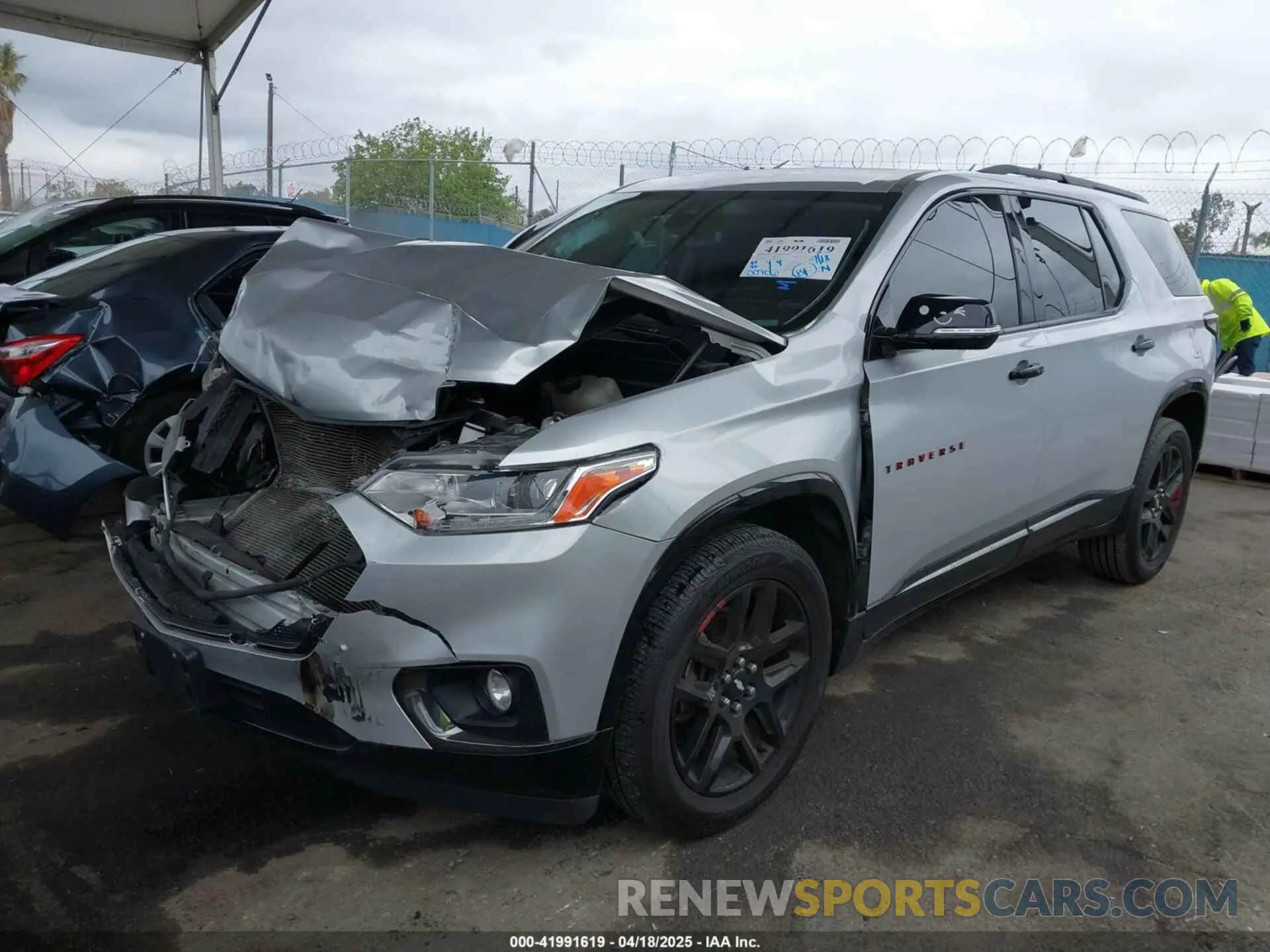 2 Фотография поврежденного автомобиля 1GNERKKW3KJ192642 CHEVROLET TRAVERSE 2019