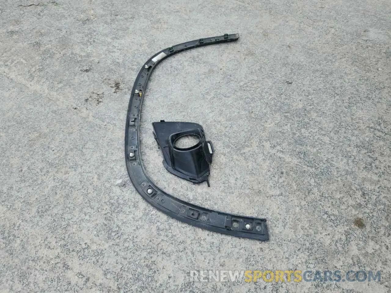 13 Photograph of a damaged car 1GNERKKW3KJ316442 CHEVROLET TRAVERSE 2019