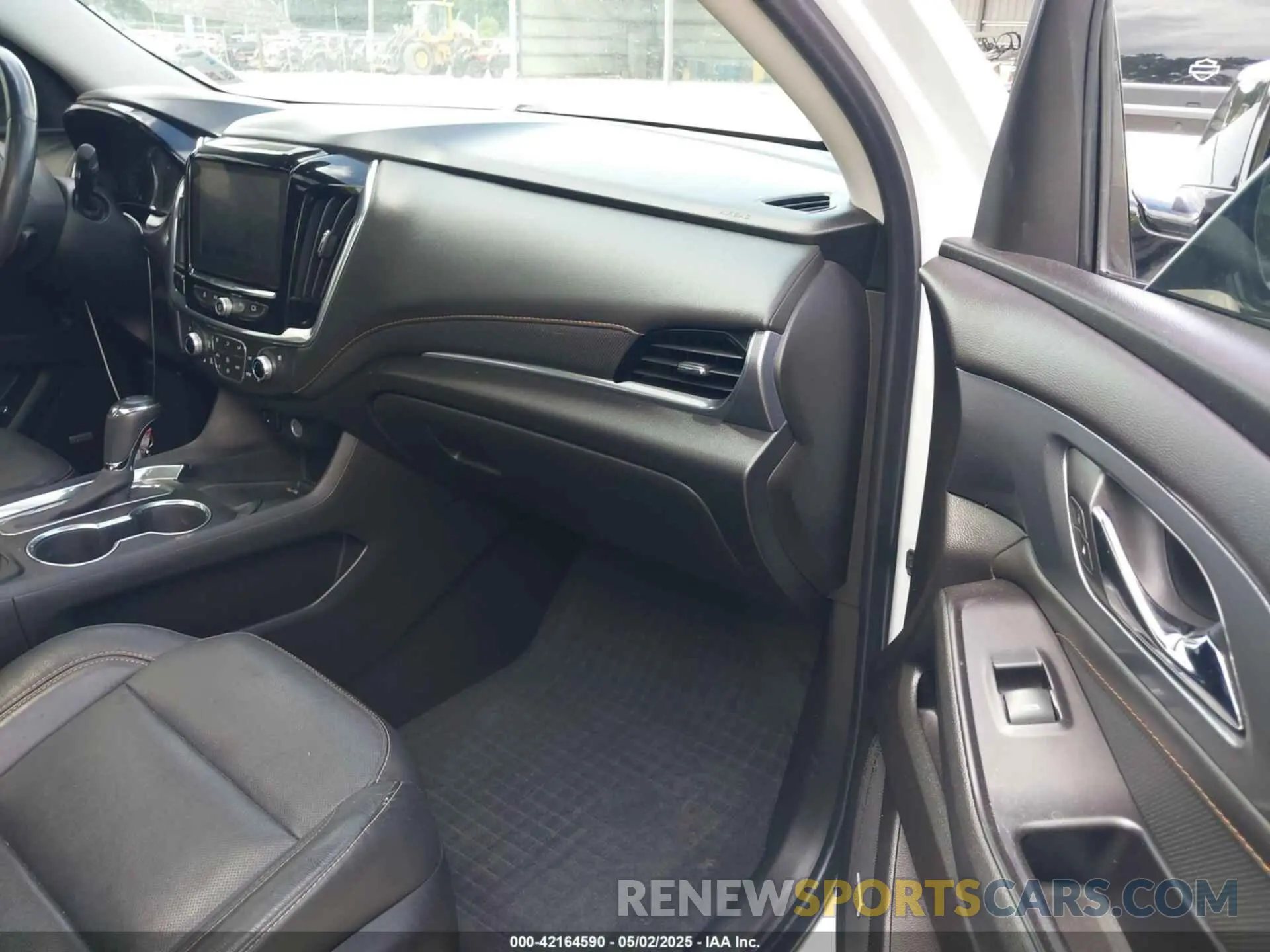 5 Photograph of a damaged car 1GNERKKW5KJ287770 CHEVROLET TRAVERSE 2019
