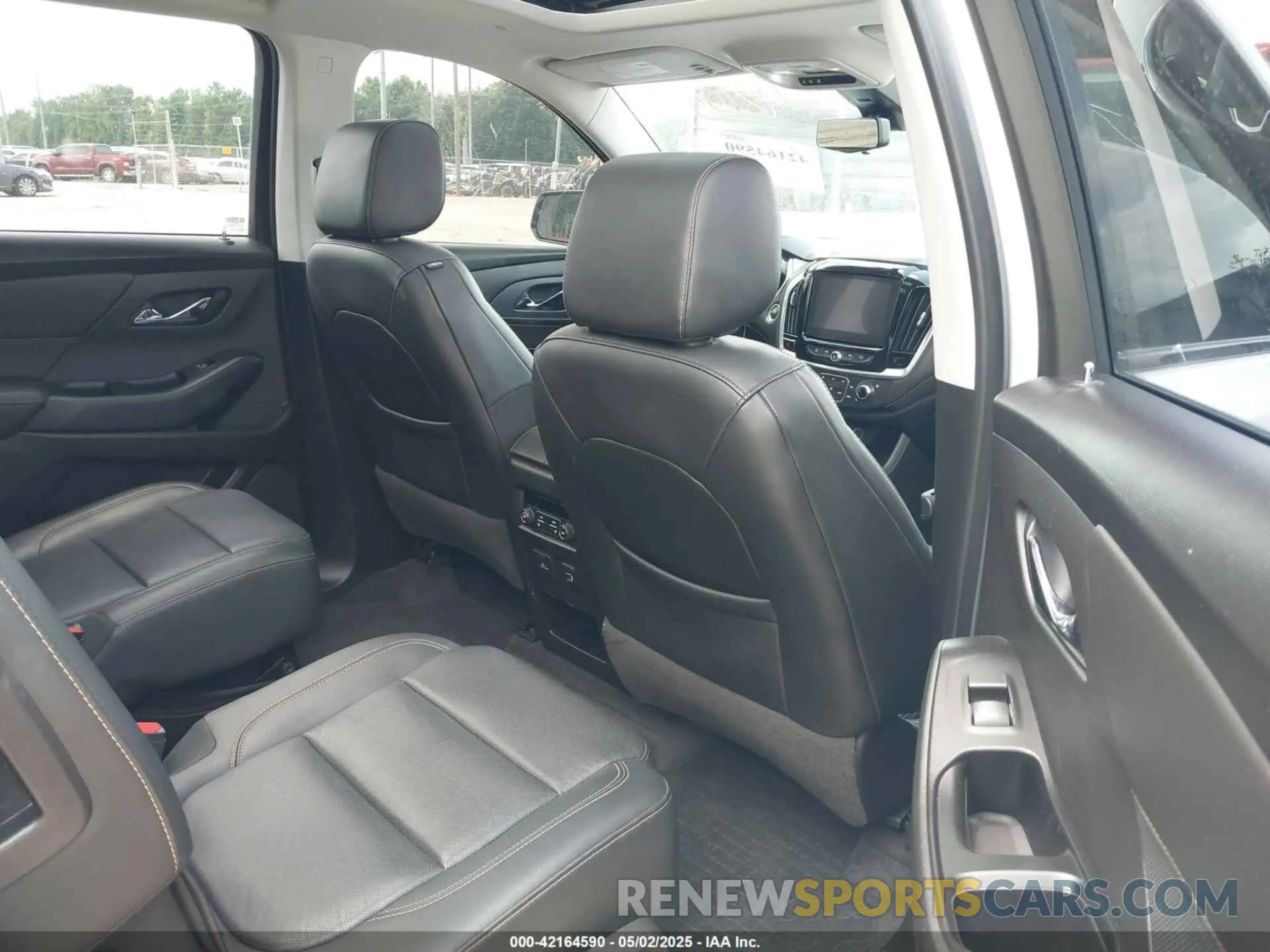 8 Photograph of a damaged car 1GNERKKW5KJ287770 CHEVROLET TRAVERSE 2019