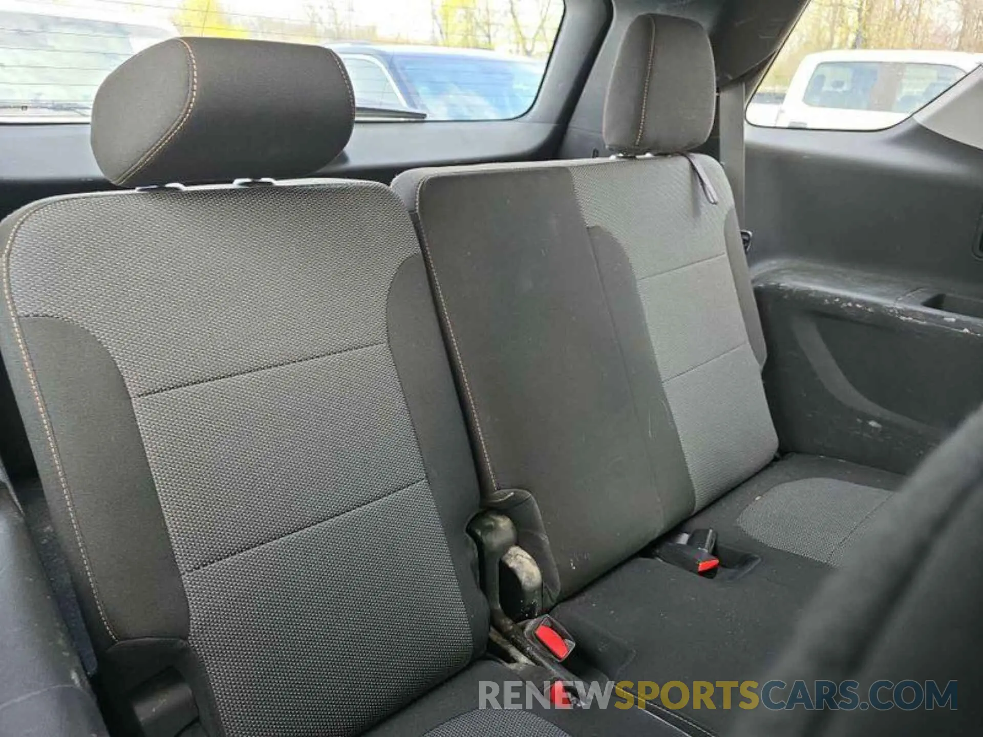 19 Photograph of a damaged car 1GNERMKW2KJ218773 CHEVROLET TRAVERSE 2019