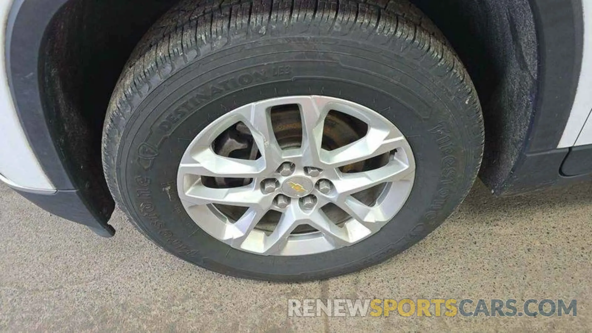 24 Photograph of a damaged car 1GNERMKW2KJ218773 CHEVROLET TRAVERSE 2019