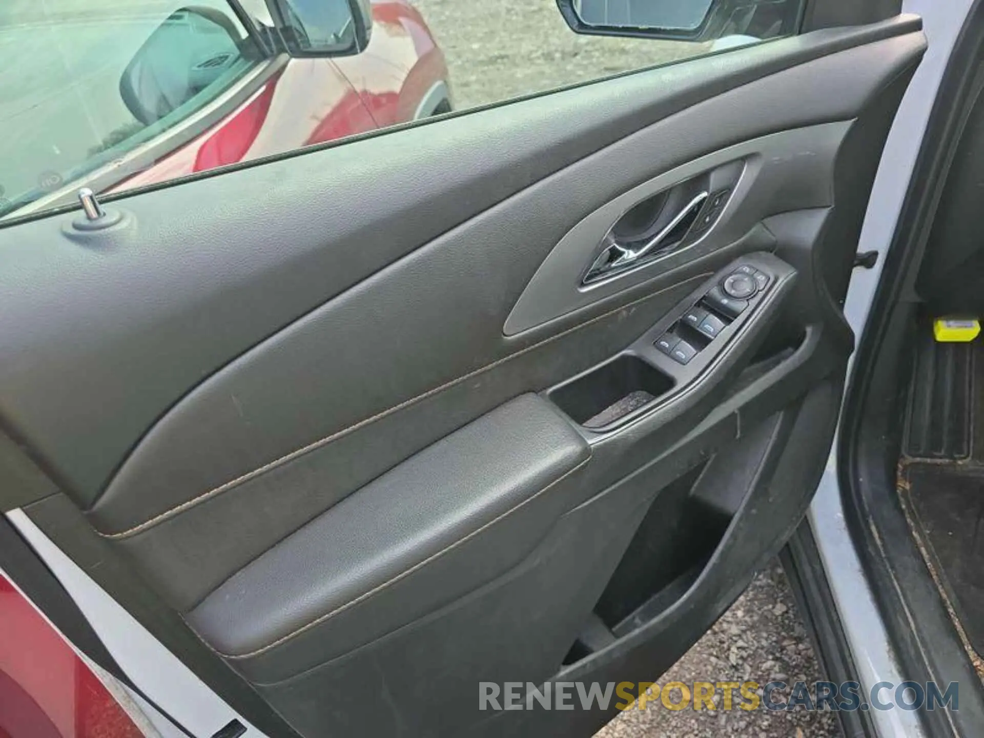 31 Photograph of a damaged car 1GNERMKW2KJ218773 CHEVROLET TRAVERSE 2019