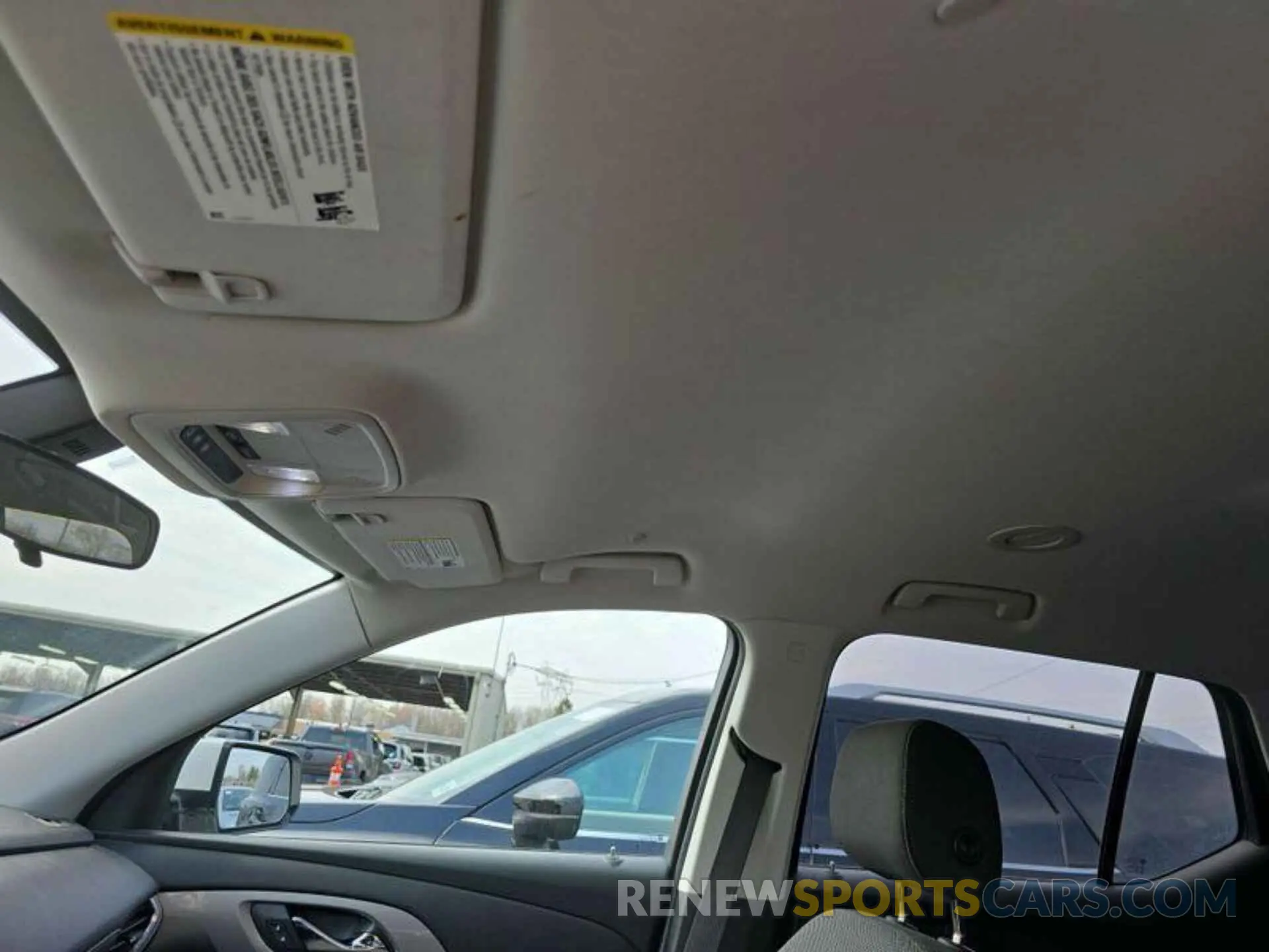 32 Photograph of a damaged car 1GNERMKW2KJ218773 CHEVROLET TRAVERSE 2019