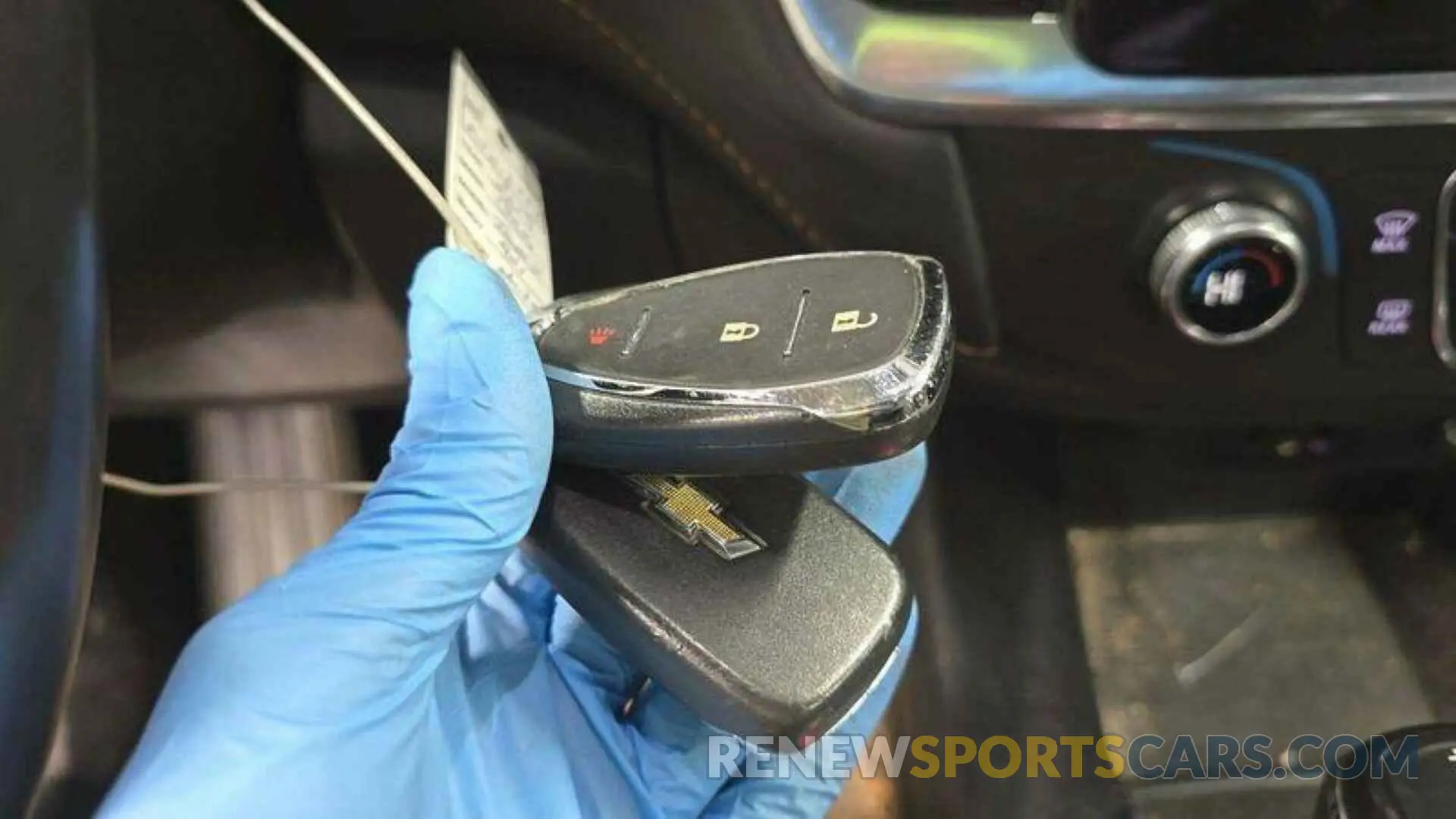 4 Photograph of a damaged car 1GNERMKW2KJ218773 CHEVROLET TRAVERSE 2019