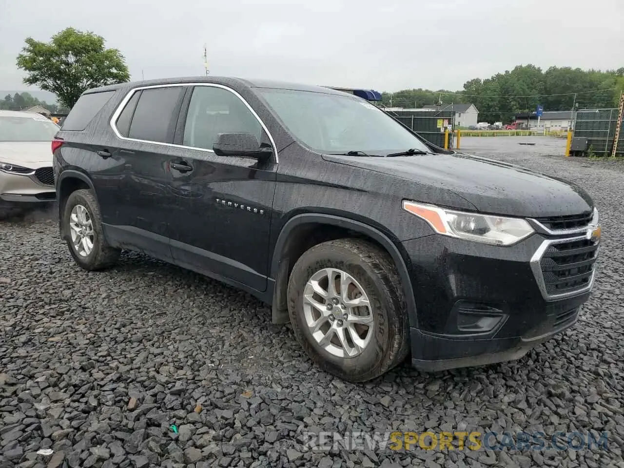 4 Photograph of a damaged car 1GNEVFKW0KJ202045 CHEVROLET TRAVERSE 2019