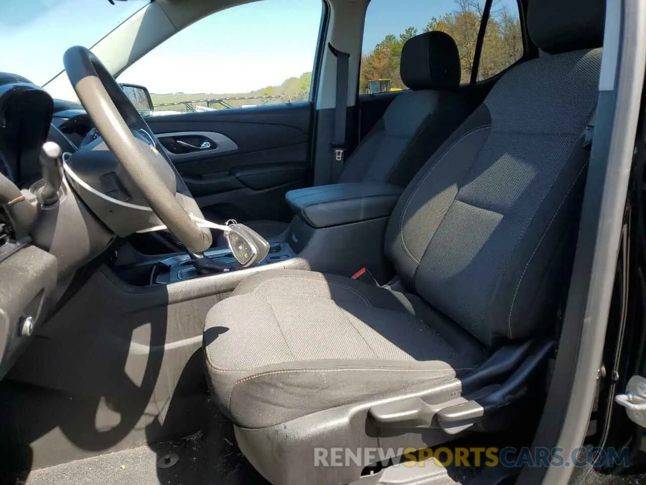 7 Фотография поврежденного автомобиля 1GNEVFKW1KJ243896 CHEVROLET TRAVERSE 2019